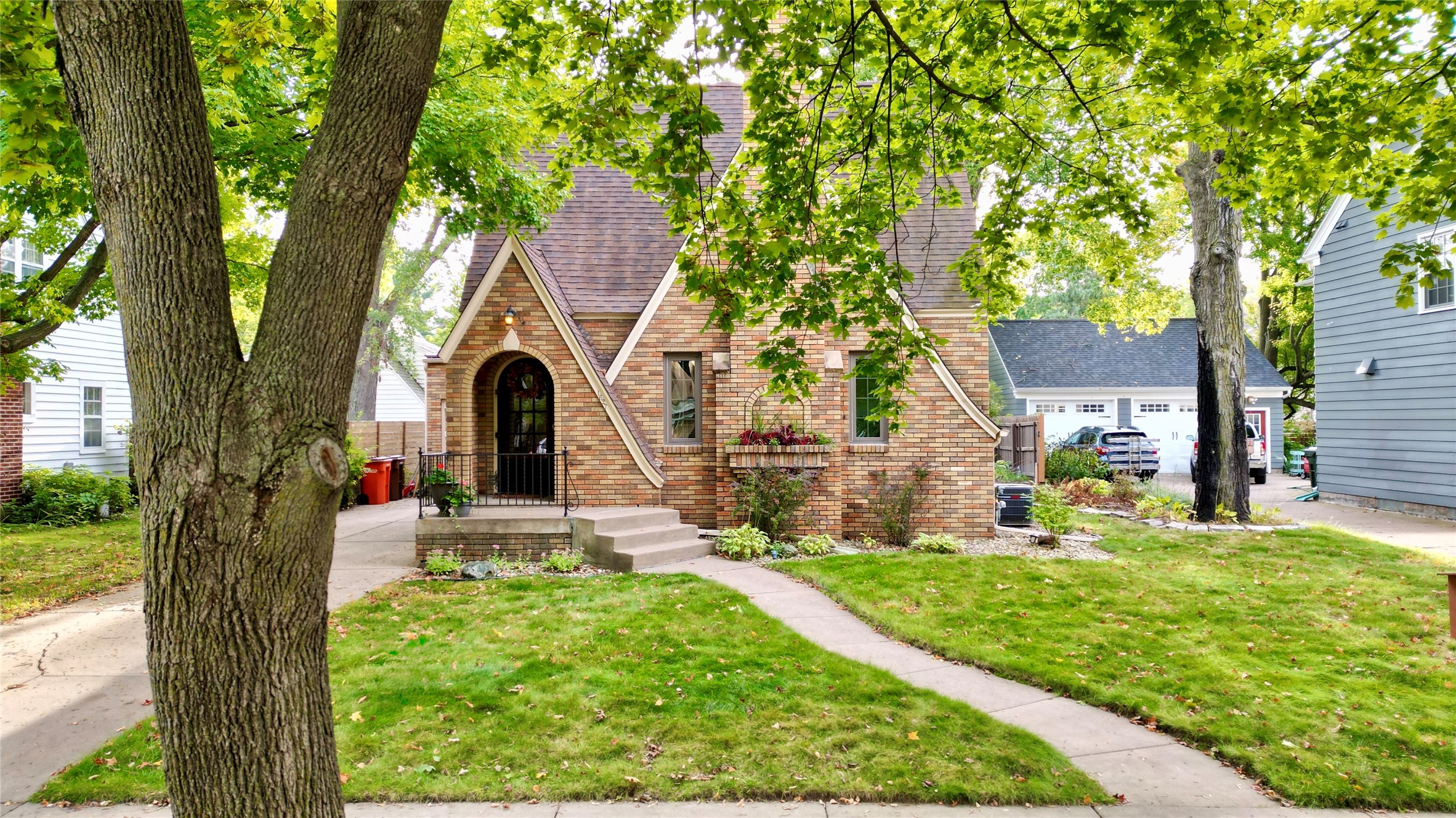 1627 Rust Street Property Photo 2