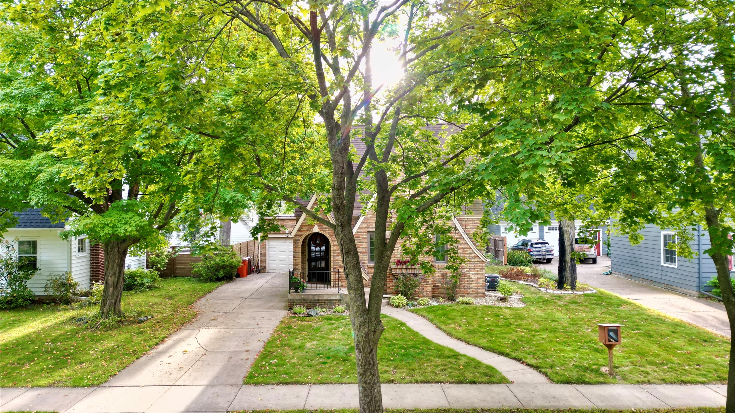 1627 Rust Street Property Photo 3