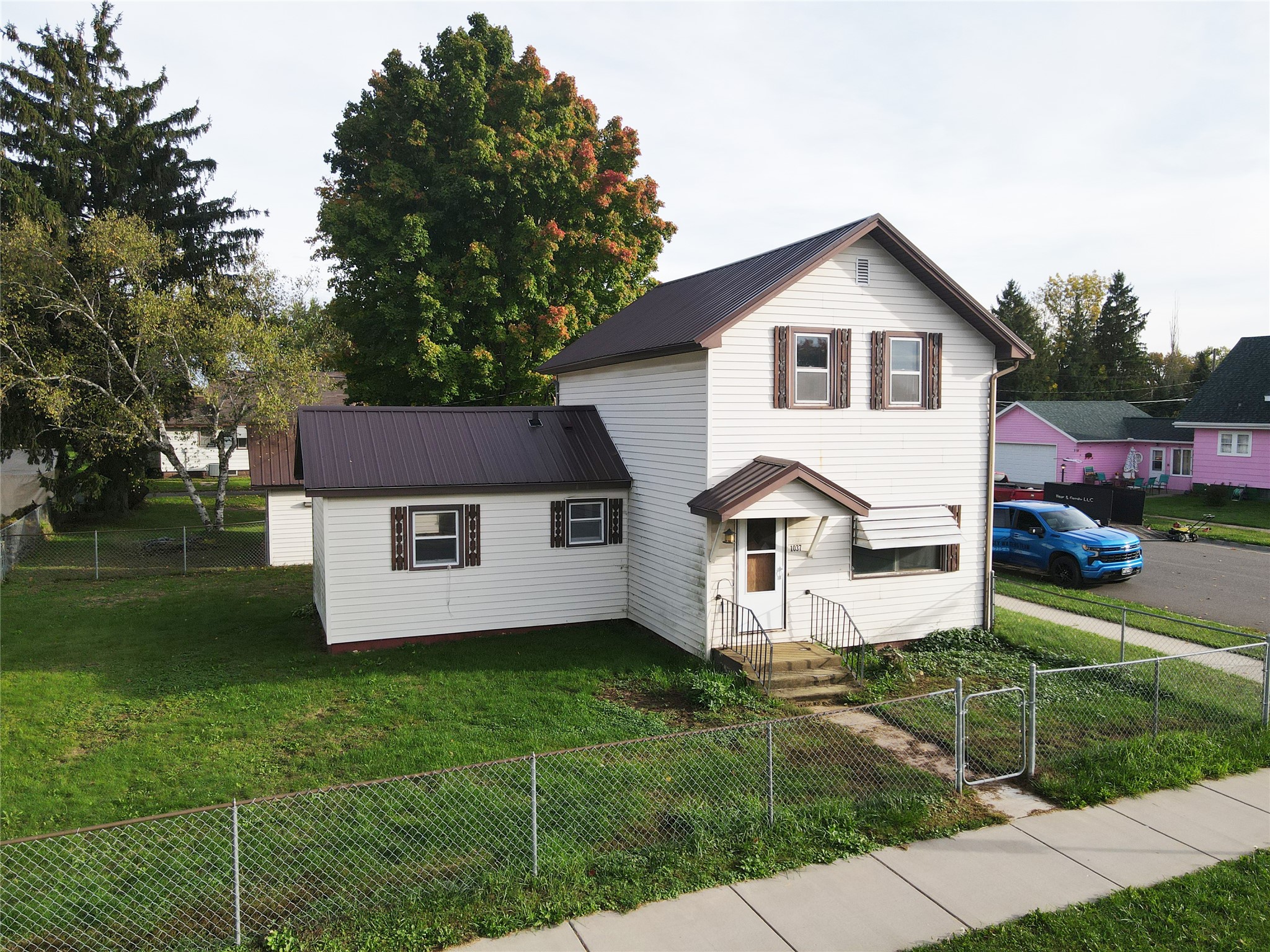 1037 E La Salle Avenue Property Photo 2