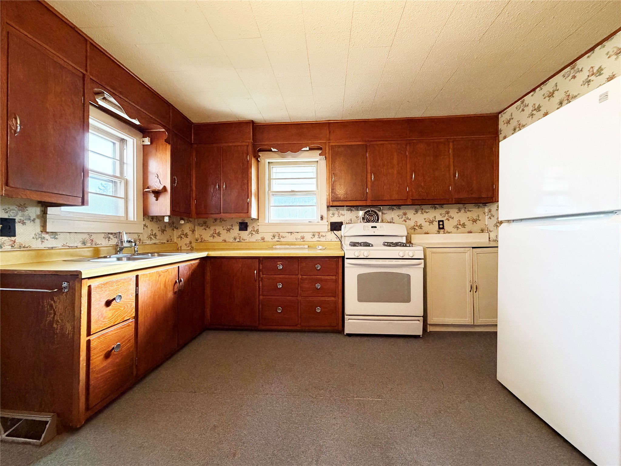 1037 E La Salle Avenue Property Photo 4
