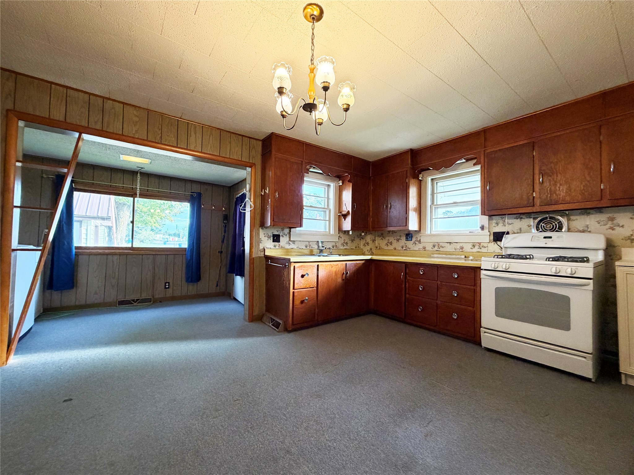 1037 E La Salle Avenue Property Photo 6