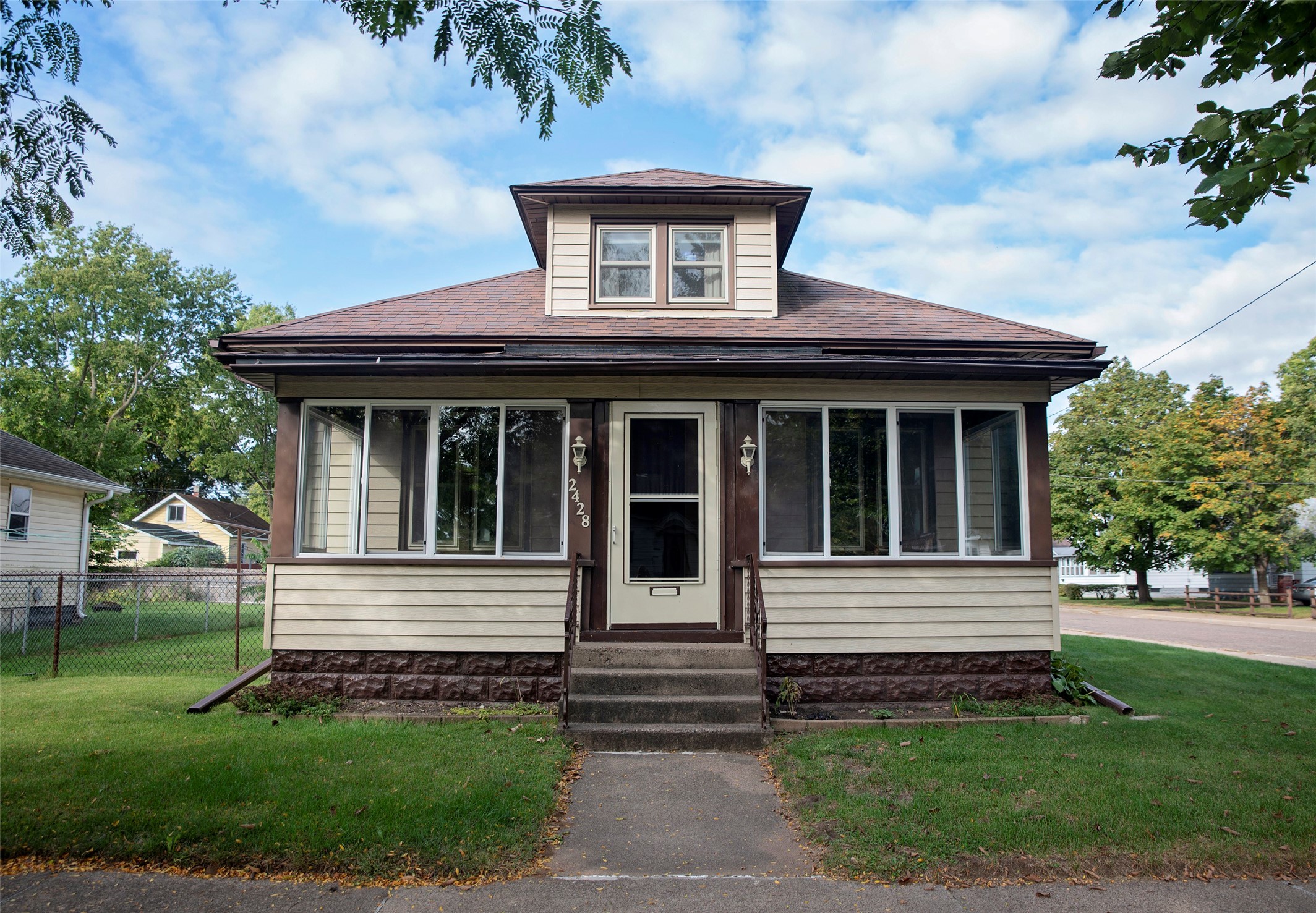 2428 4th Street Property Photo 2