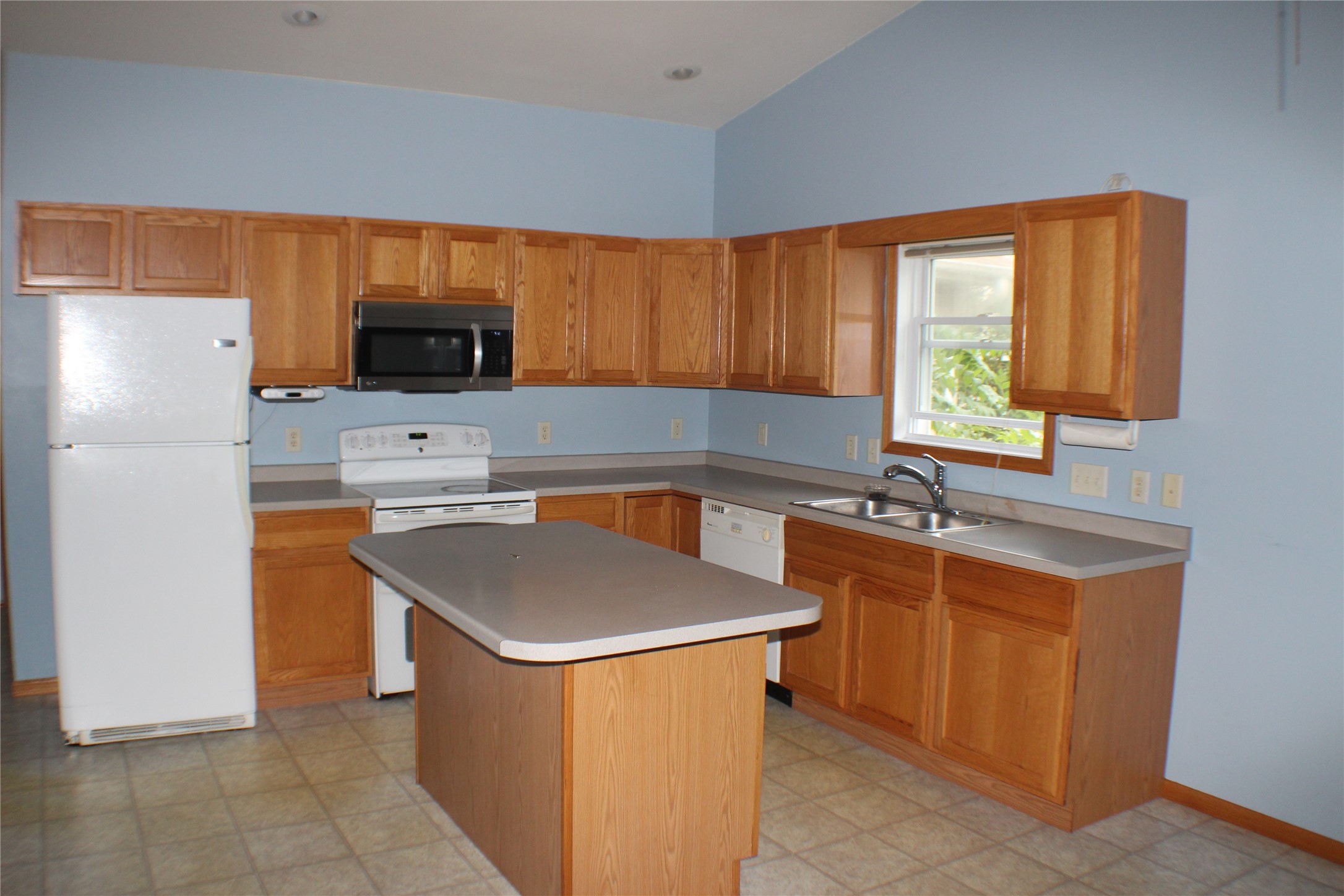 2509 Melmar Court Property Photo 3