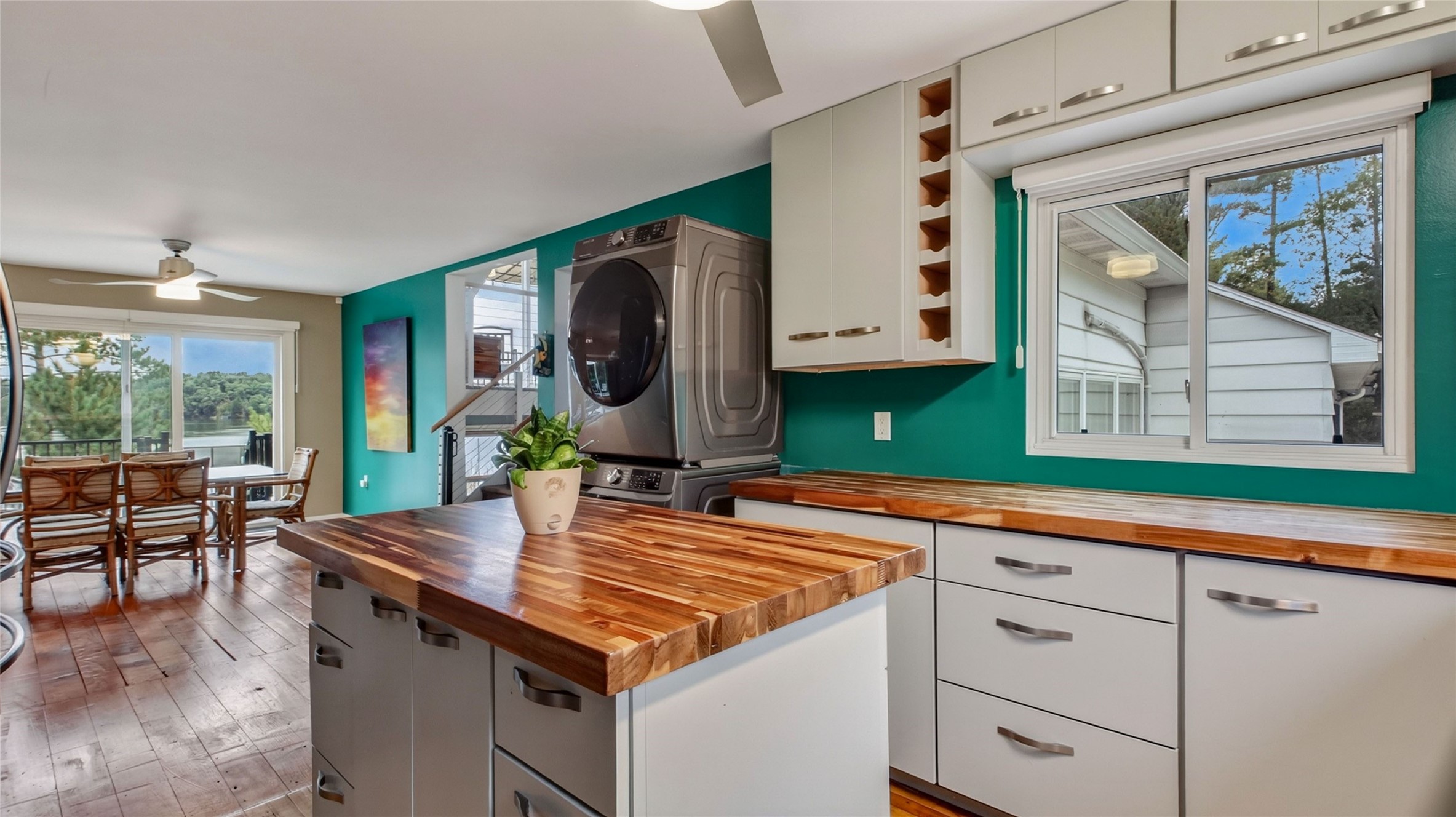 5565 North Shore Drive Property Photo 4