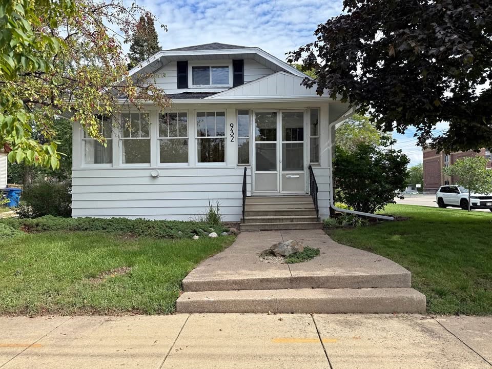 932 N Sawyer Street