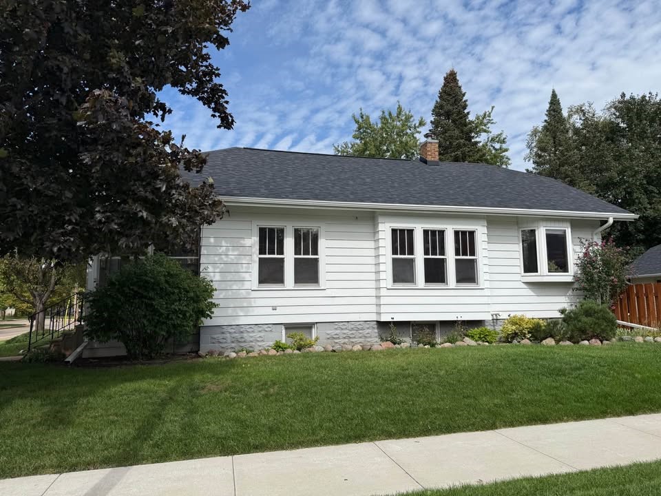 932 N Sawyer Street Property Photo 2