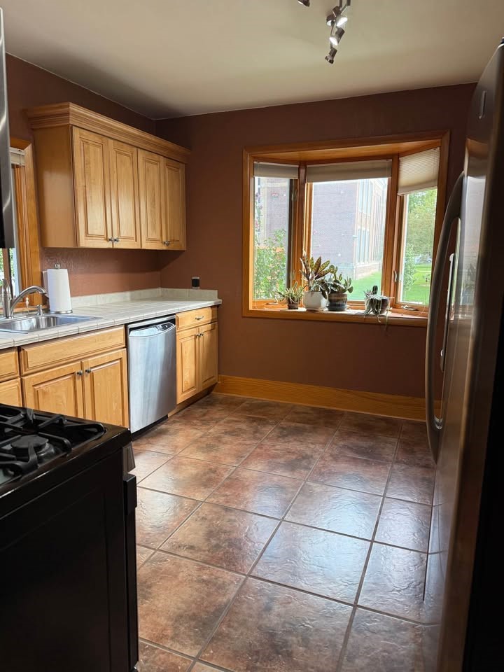 932 N Sawyer Street Property Photo 7