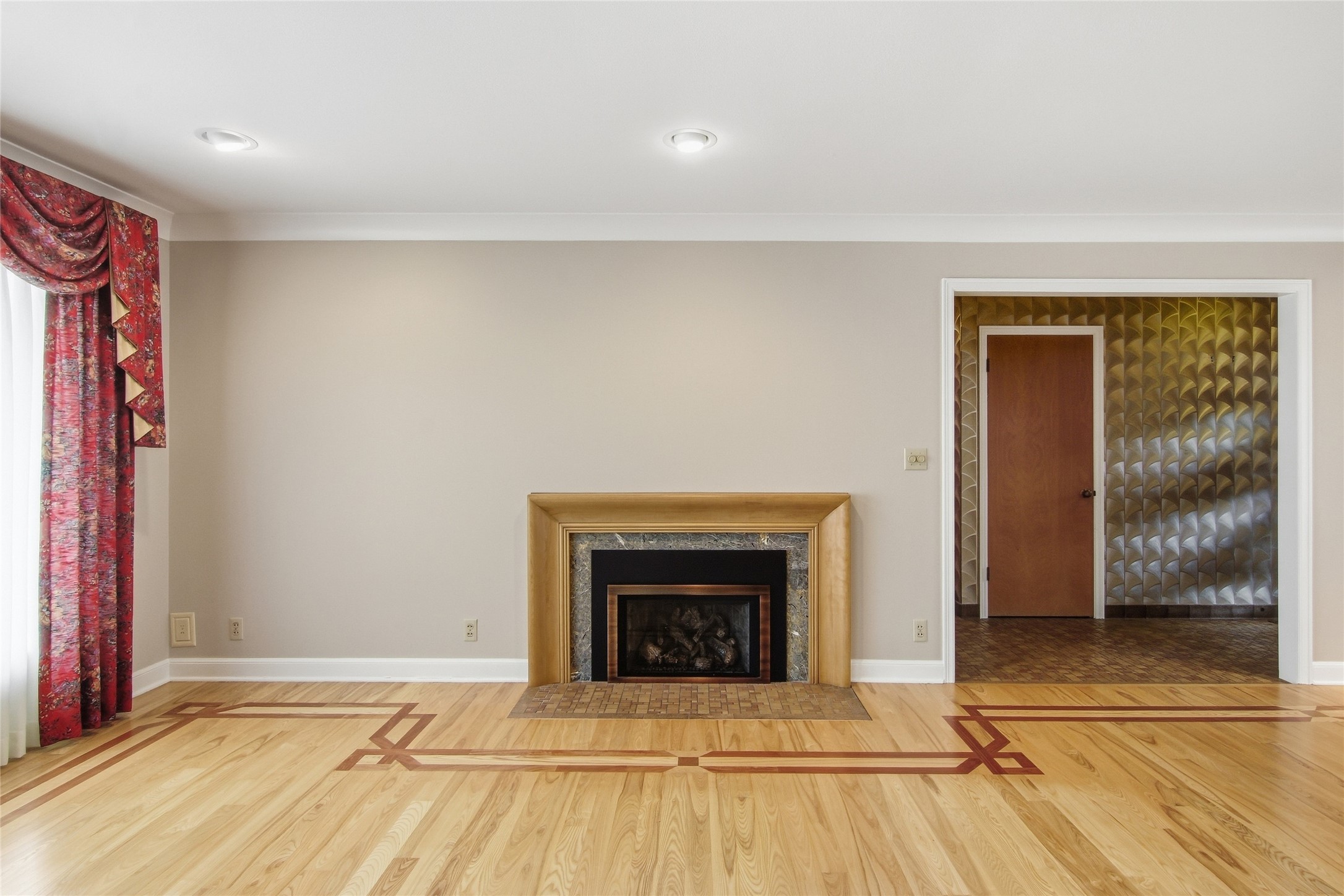 404 W Macarthur Avenue Property Photo 6