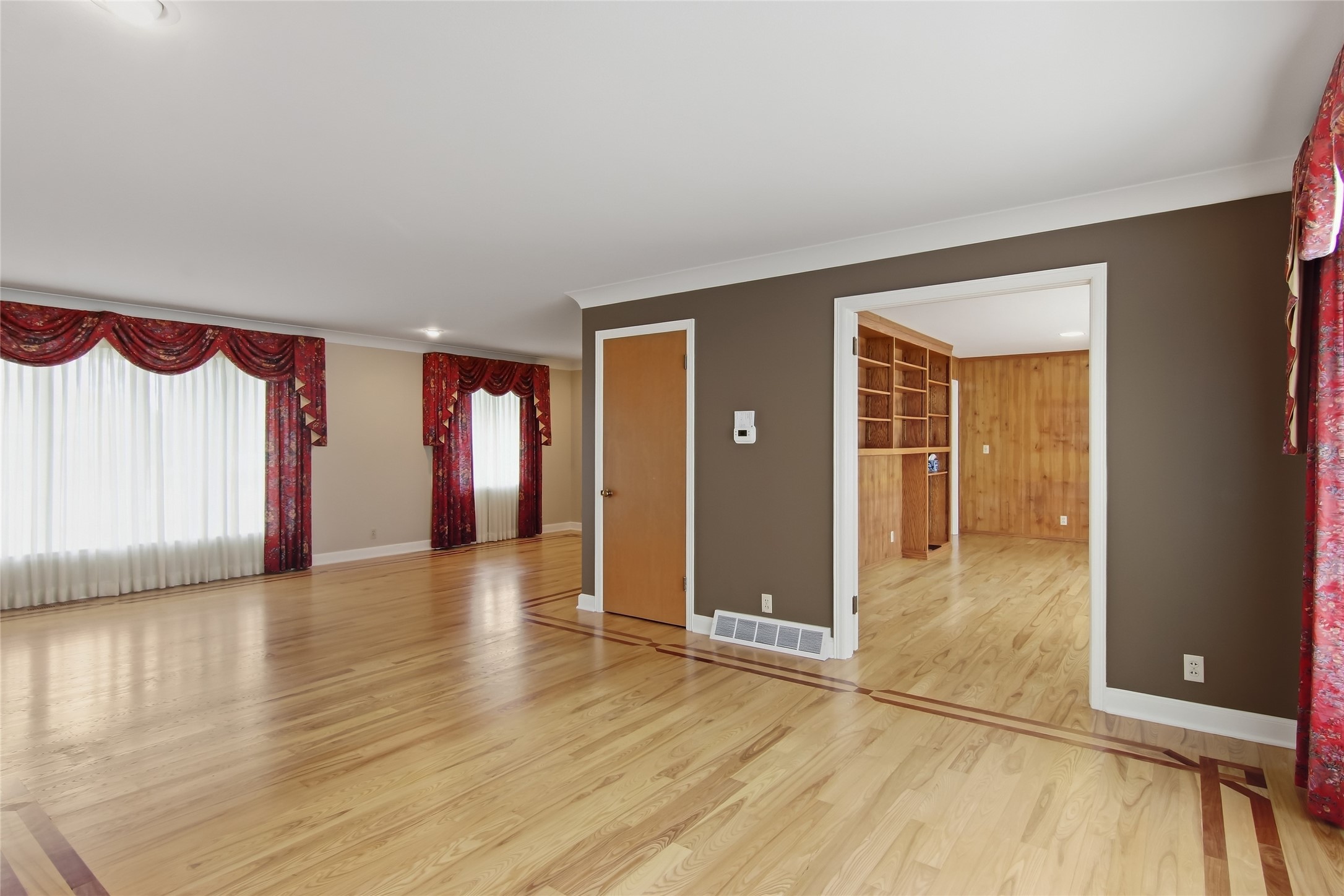 404 W Macarthur Avenue Property Photo 7