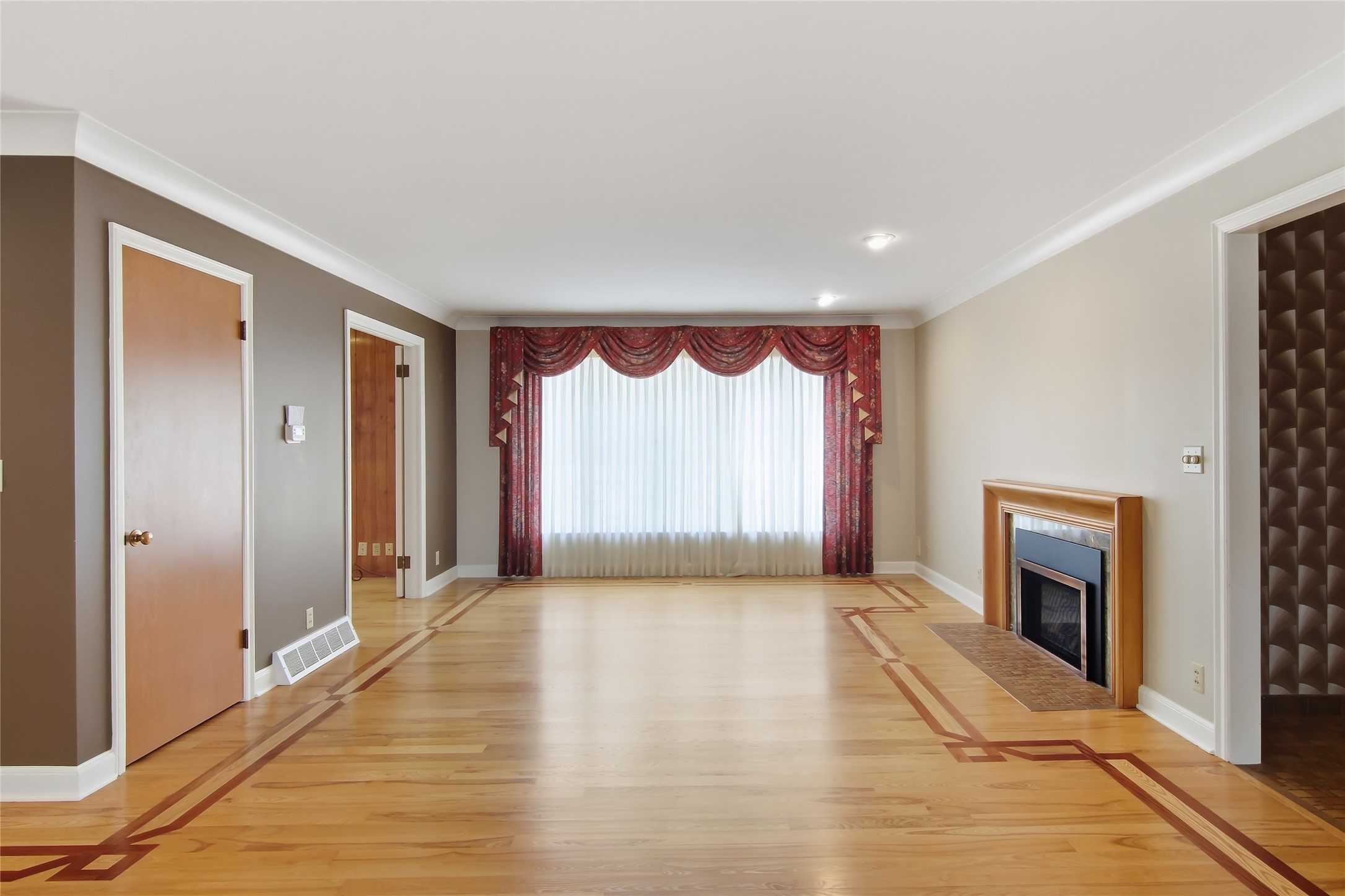404 W Macarthur Avenue Property Photo 9