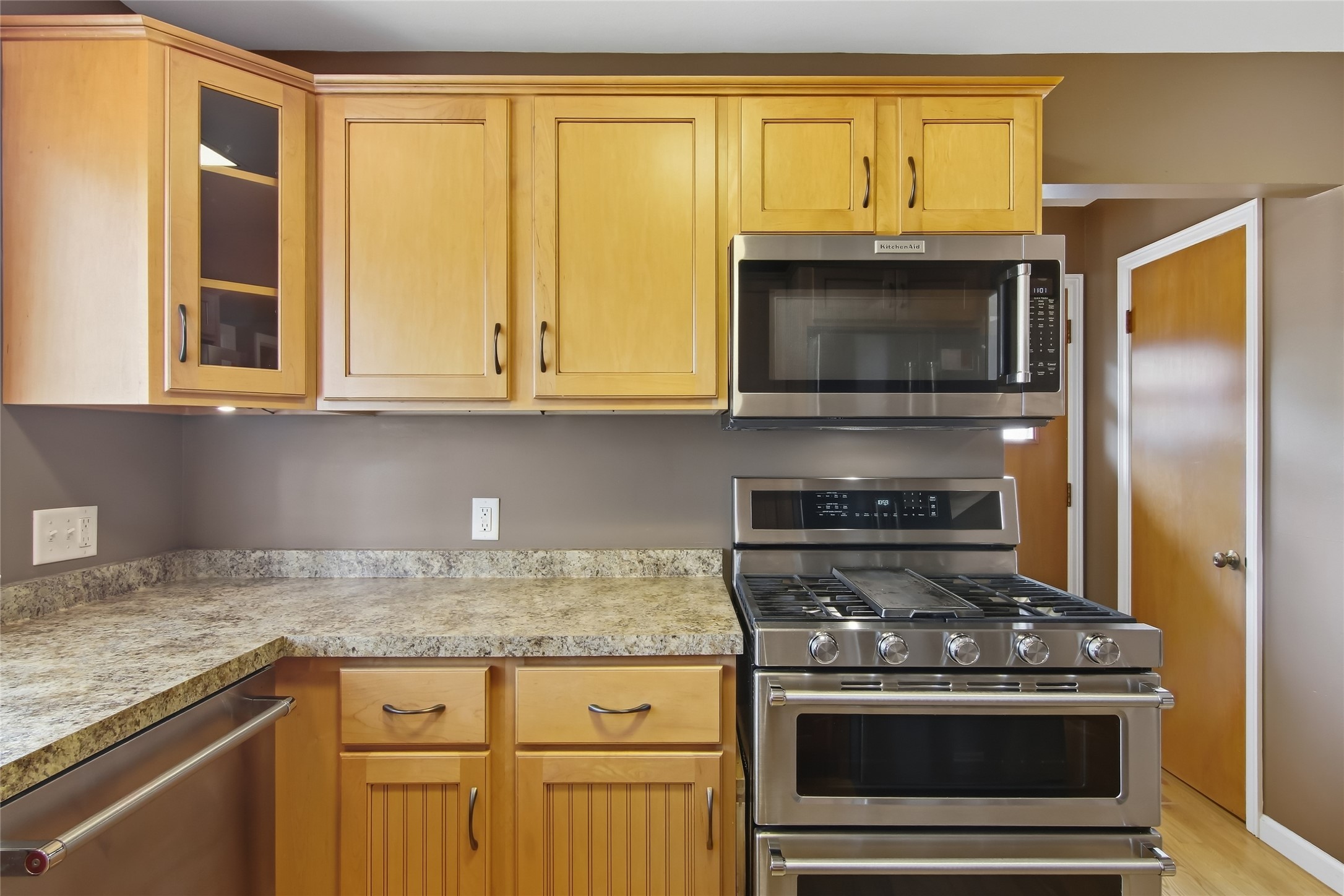 404 W Macarthur Avenue Property Photo 10