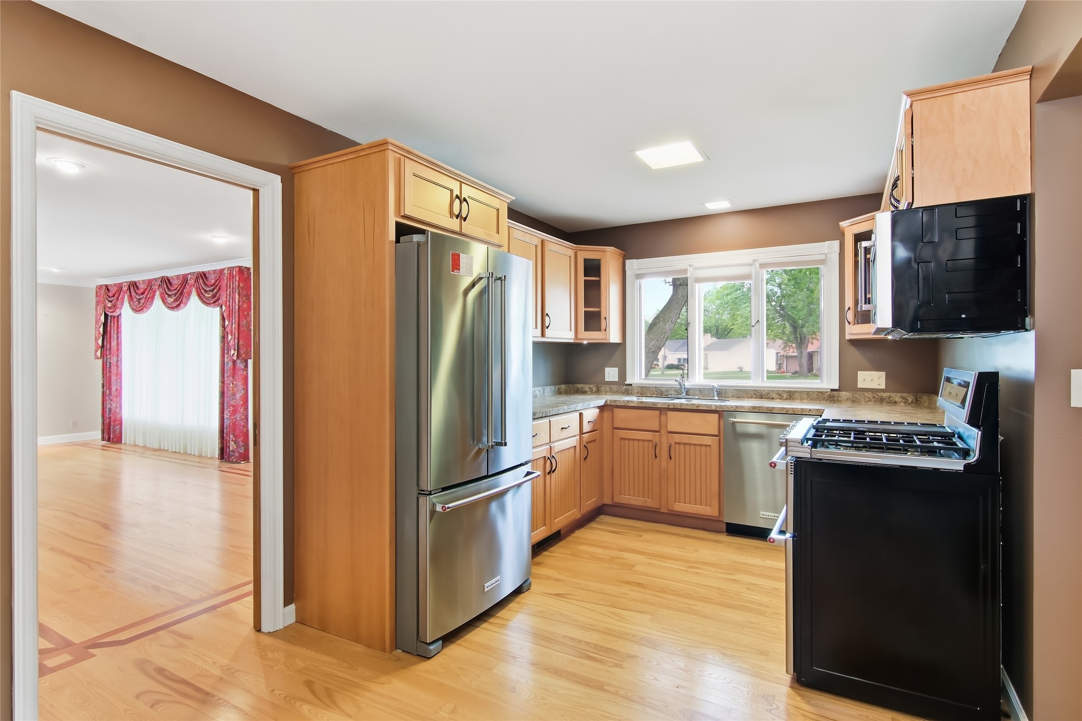 404 W Macarthur Avenue Property Photo 12