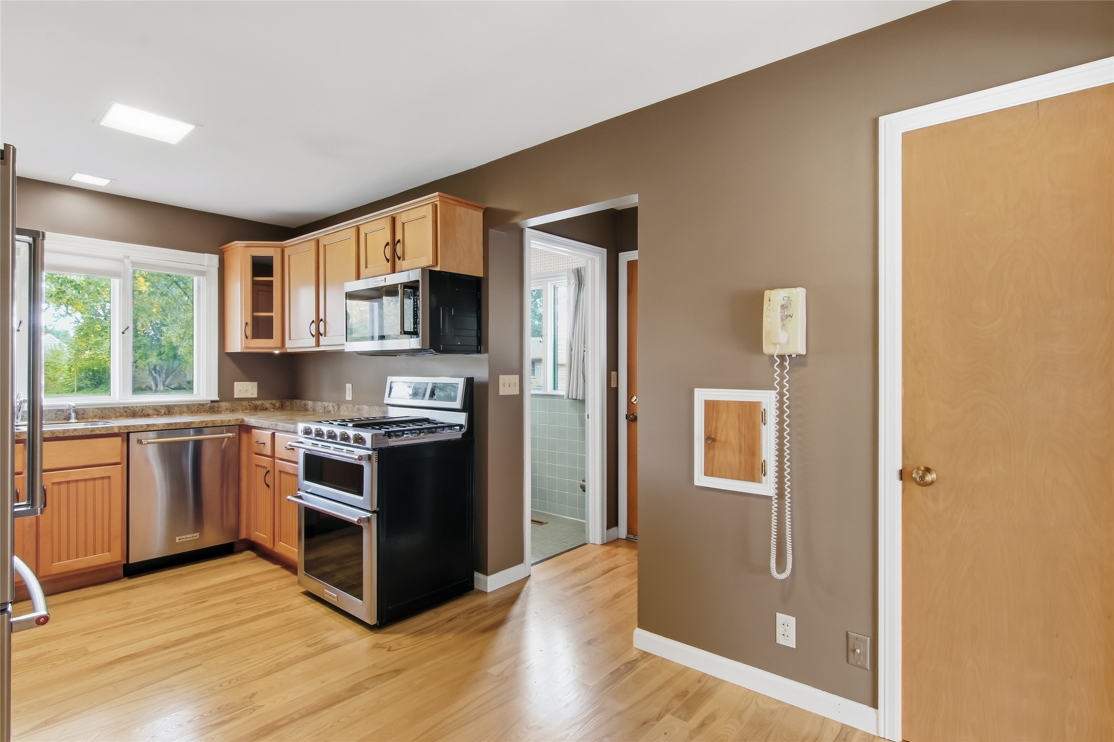 404 W Macarthur Avenue Property Photo 14