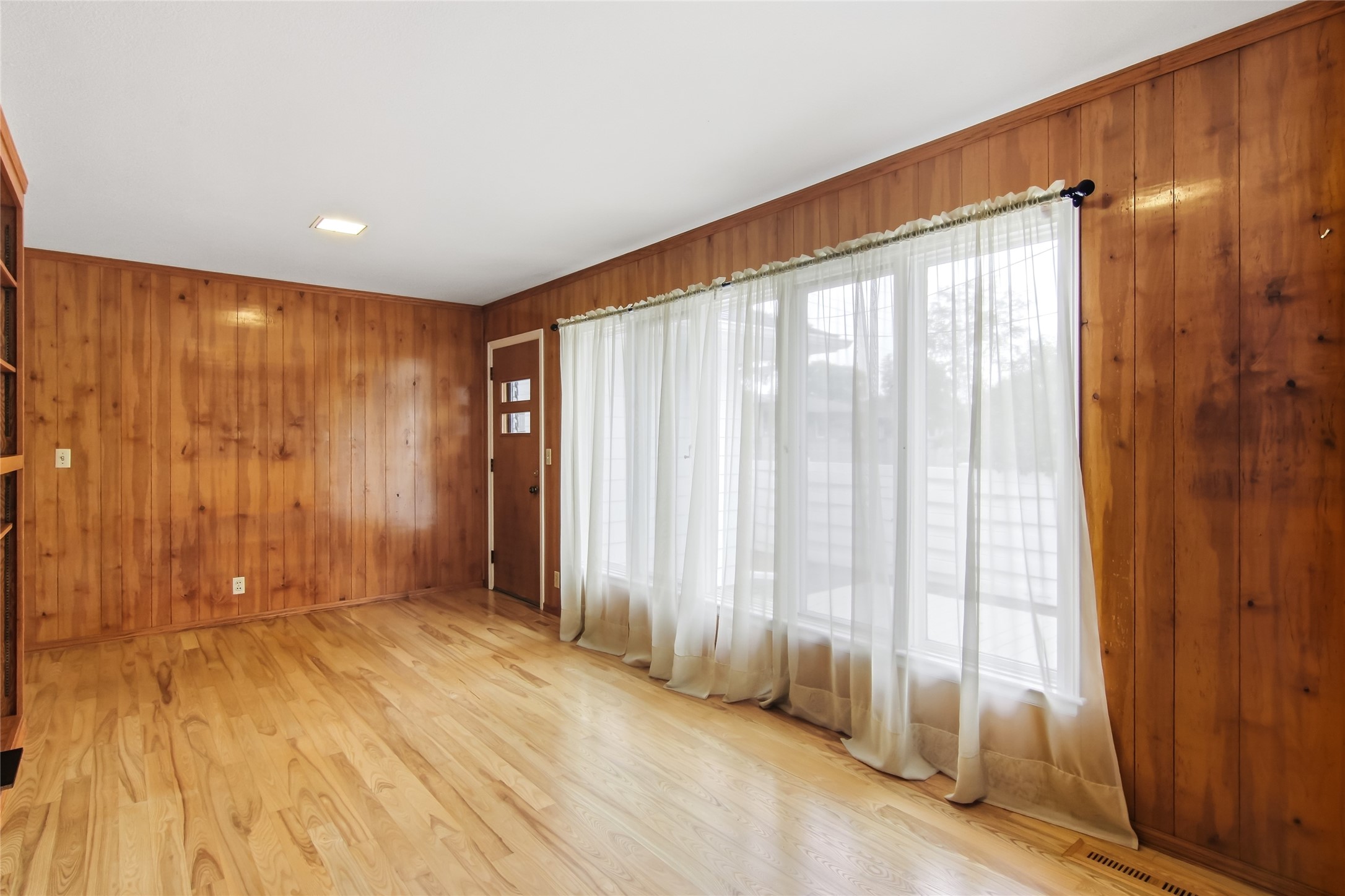 404 W Macarthur Avenue Property Photo 17