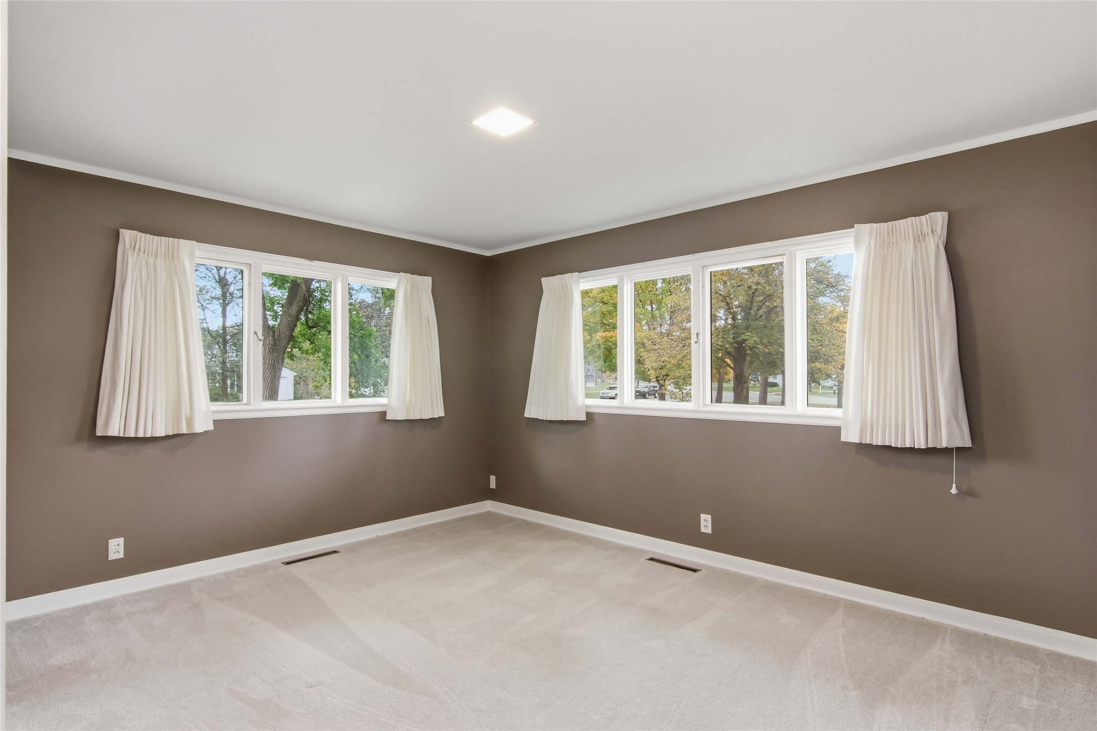 404 W Macarthur Avenue Property Photo 20