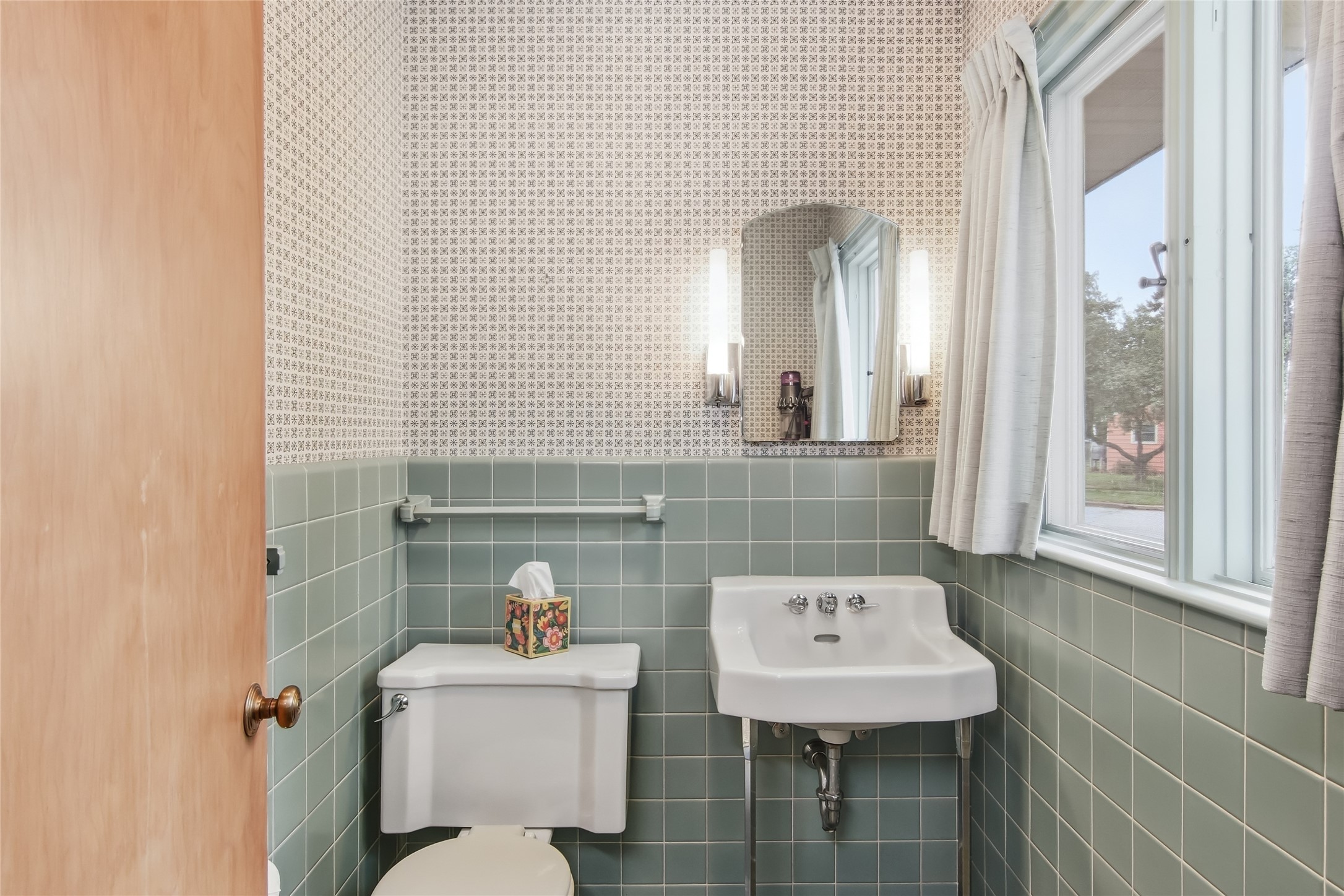 404 W Macarthur Avenue Property Photo 21