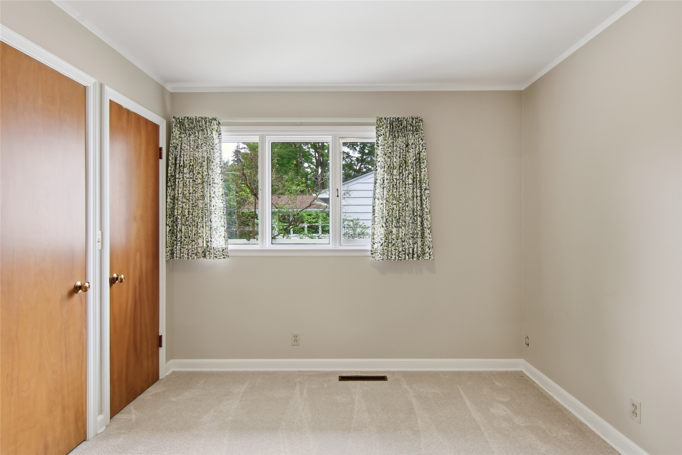 404 W Macarthur Avenue Property Photo 28