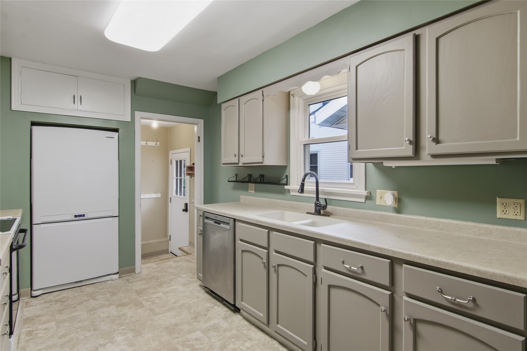 837 Hopwood Avenue Property Photo 4