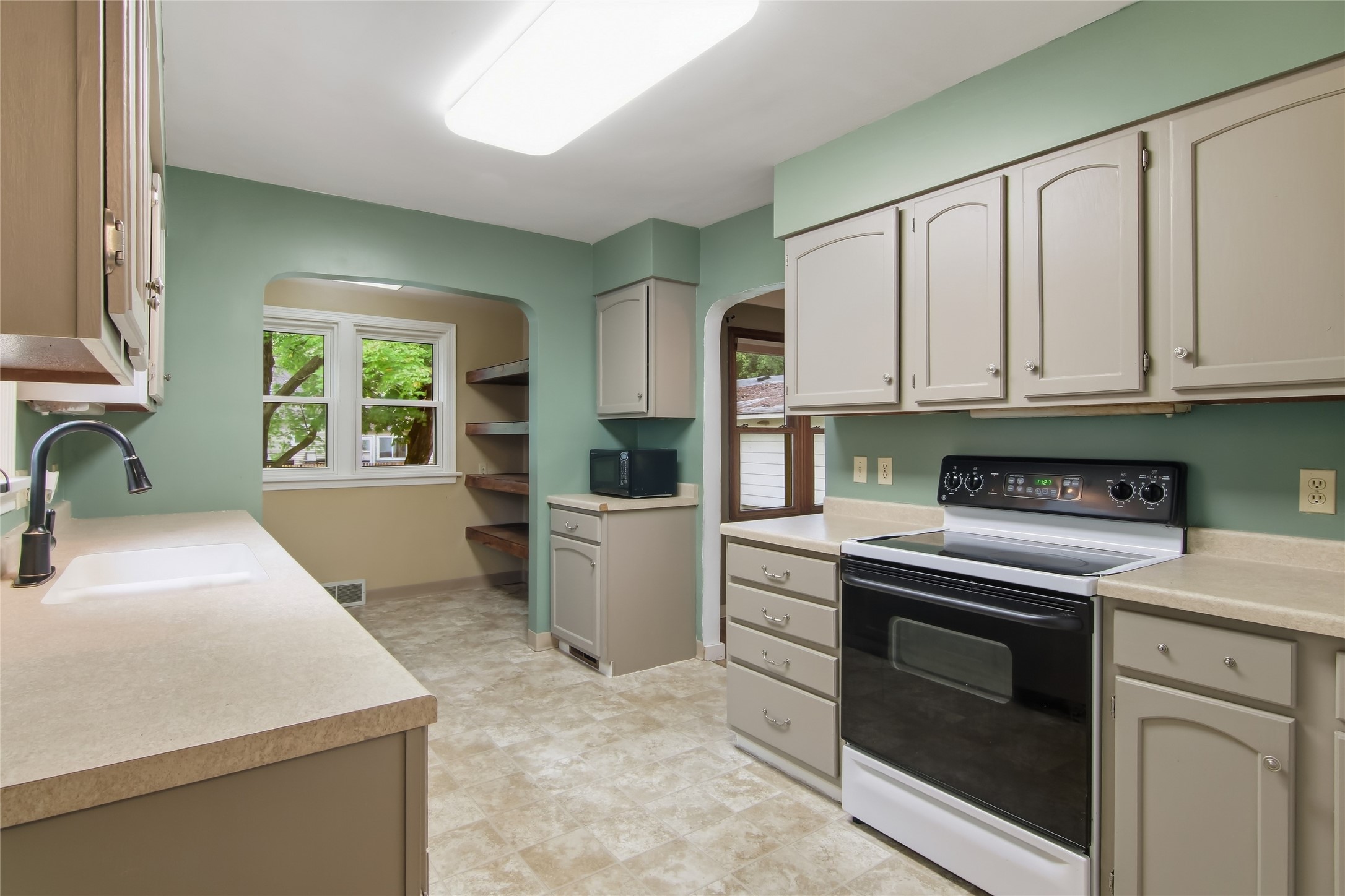 837 Hopwood Avenue Property Photo 6