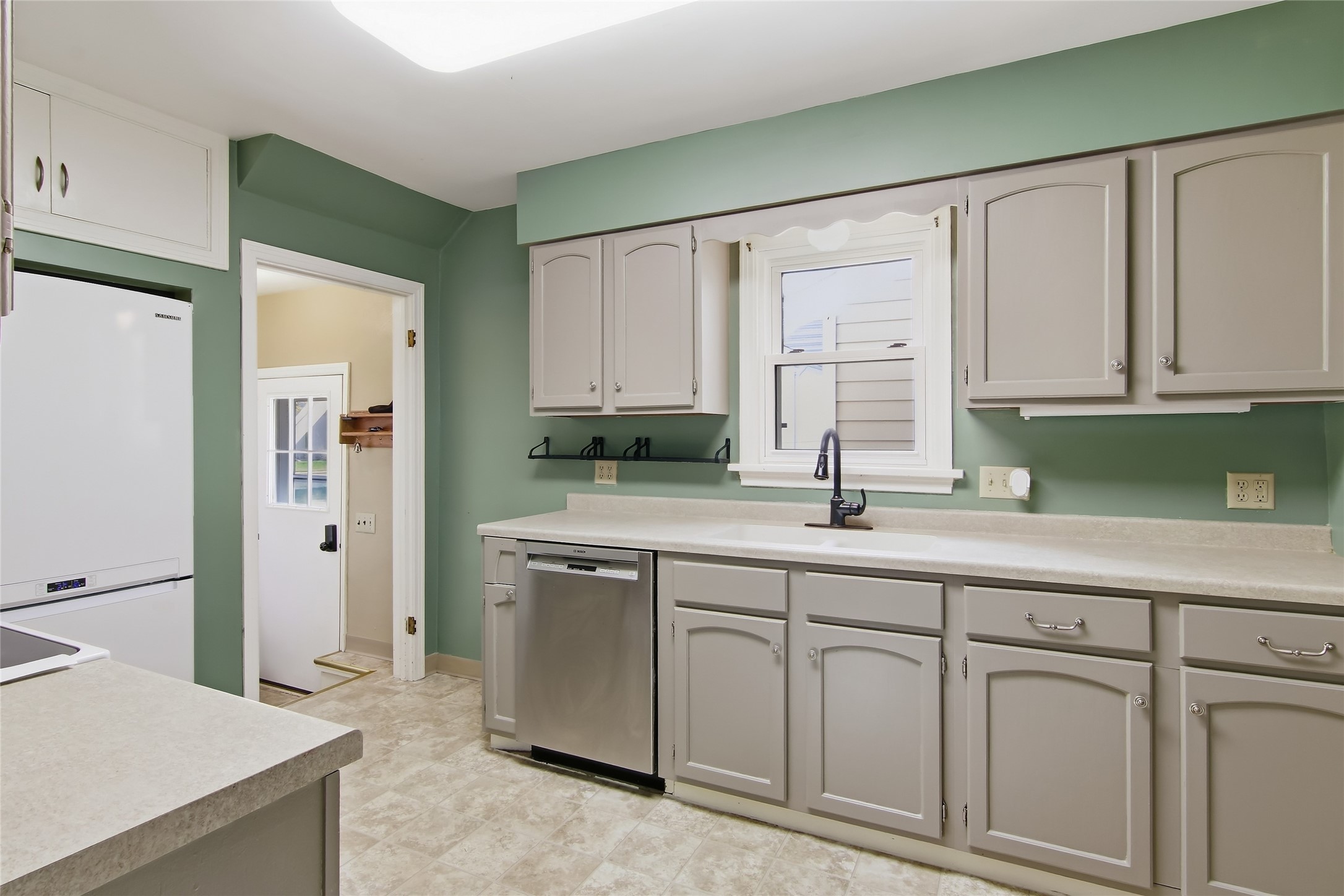 837 Hopwood Avenue Property Photo 7