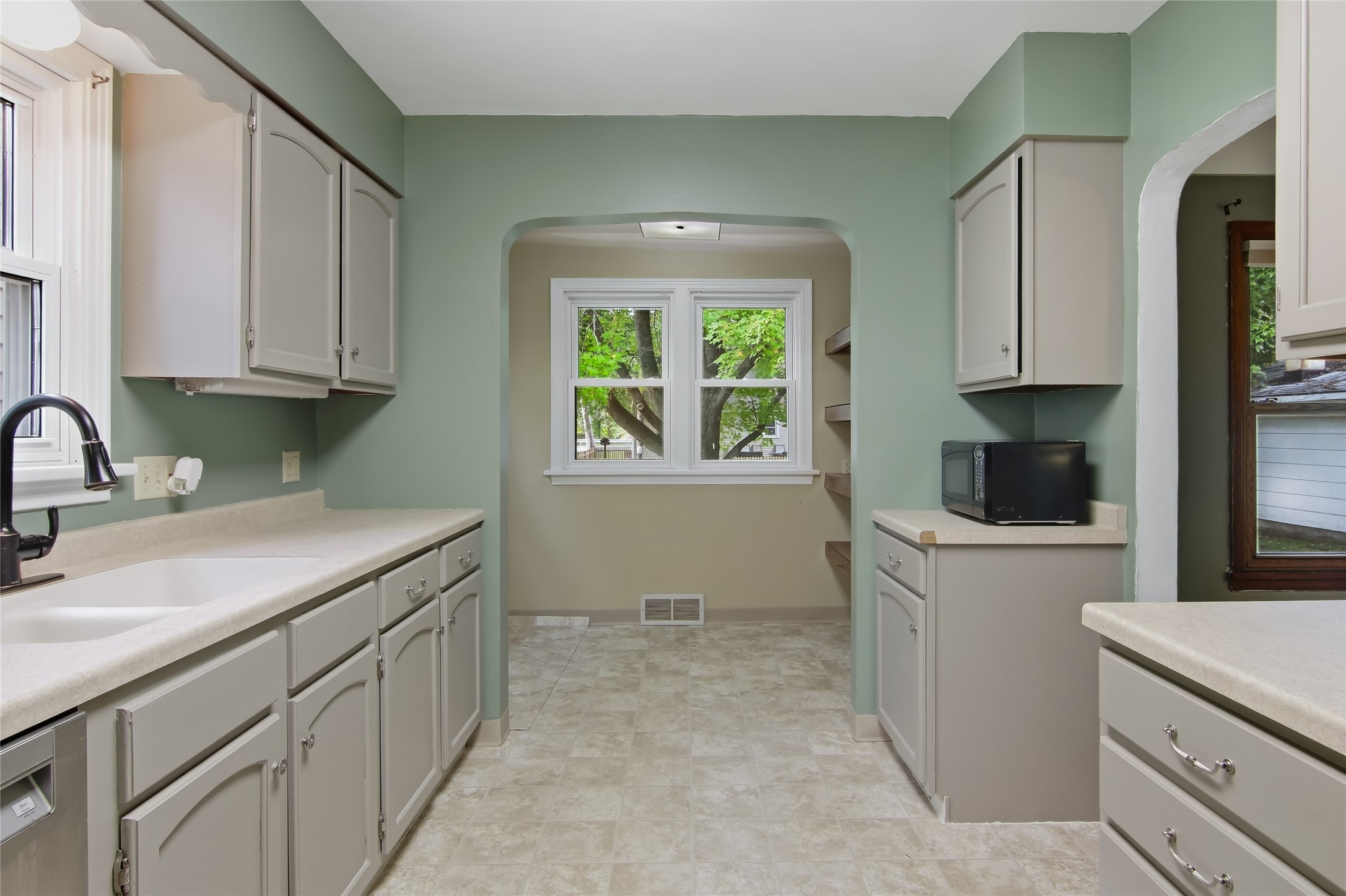 837 Hopwood Avenue Property Photo 8