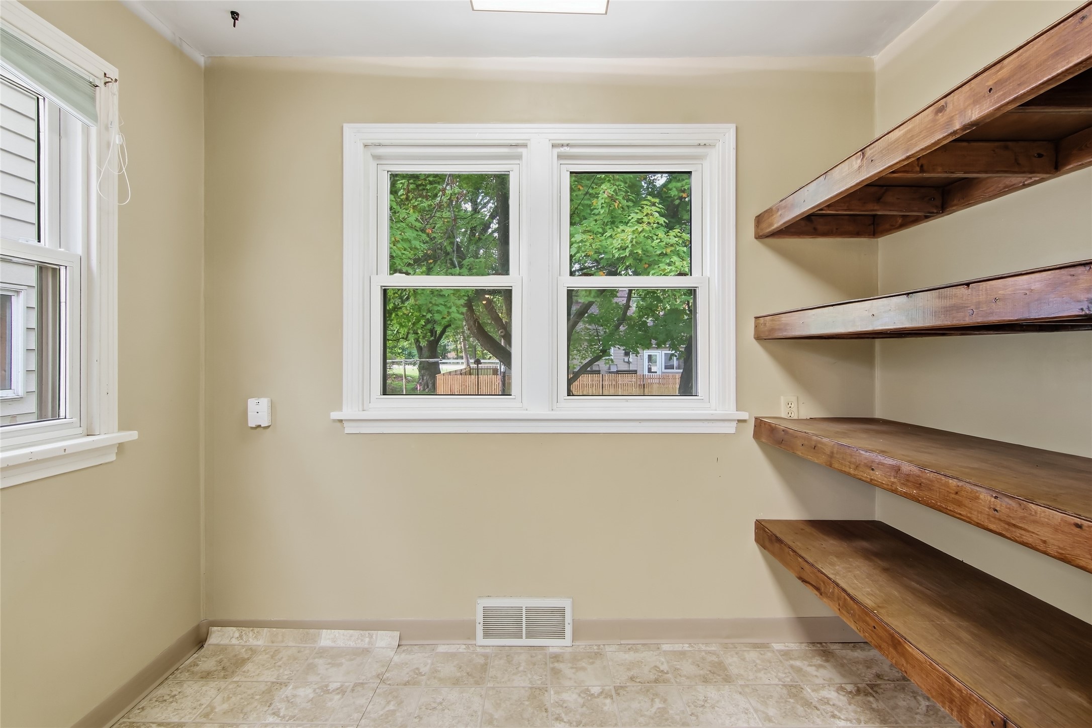 837 Hopwood Avenue Property Photo 15