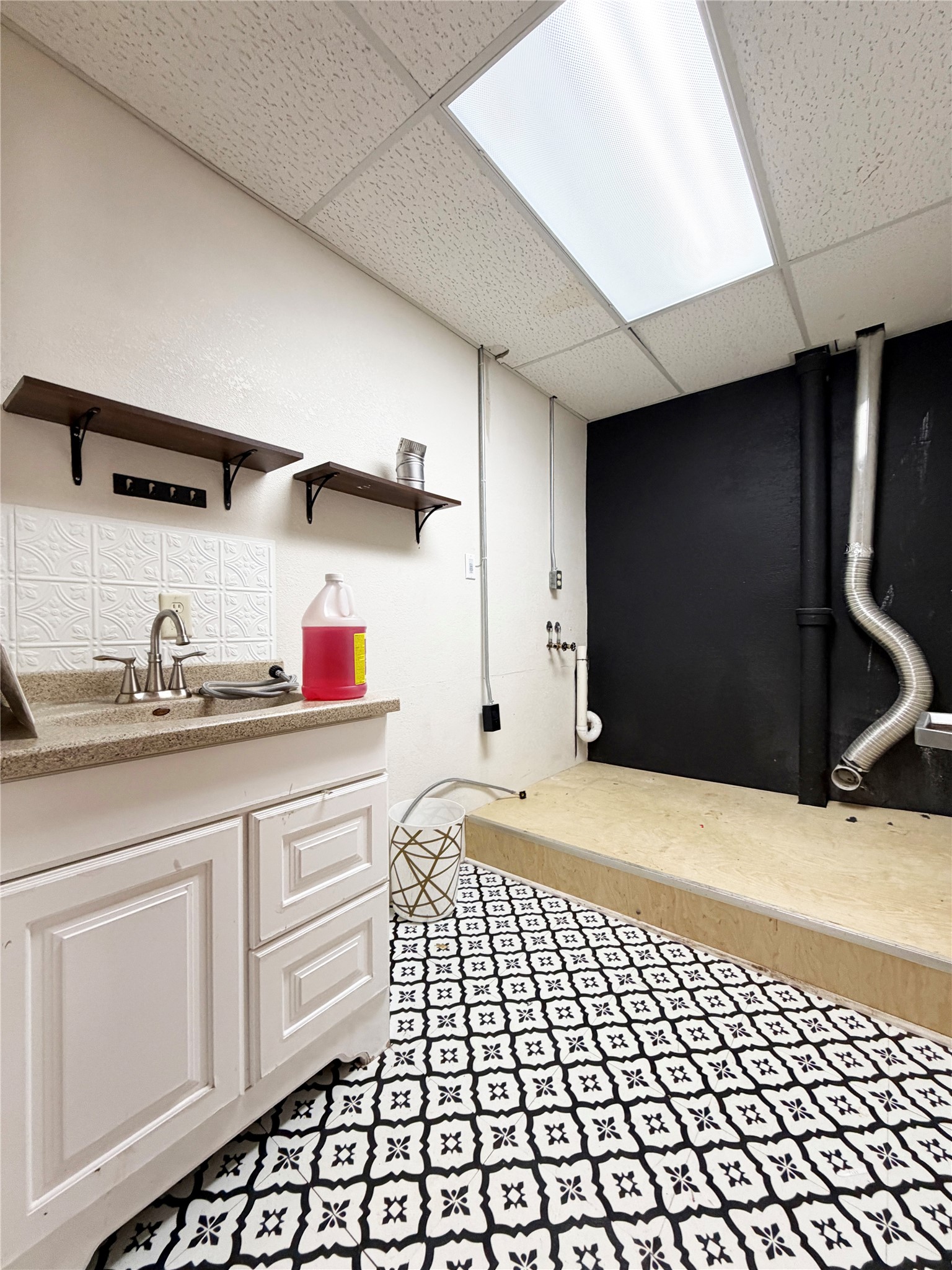 15 W Marshall Street Property Photo 4
