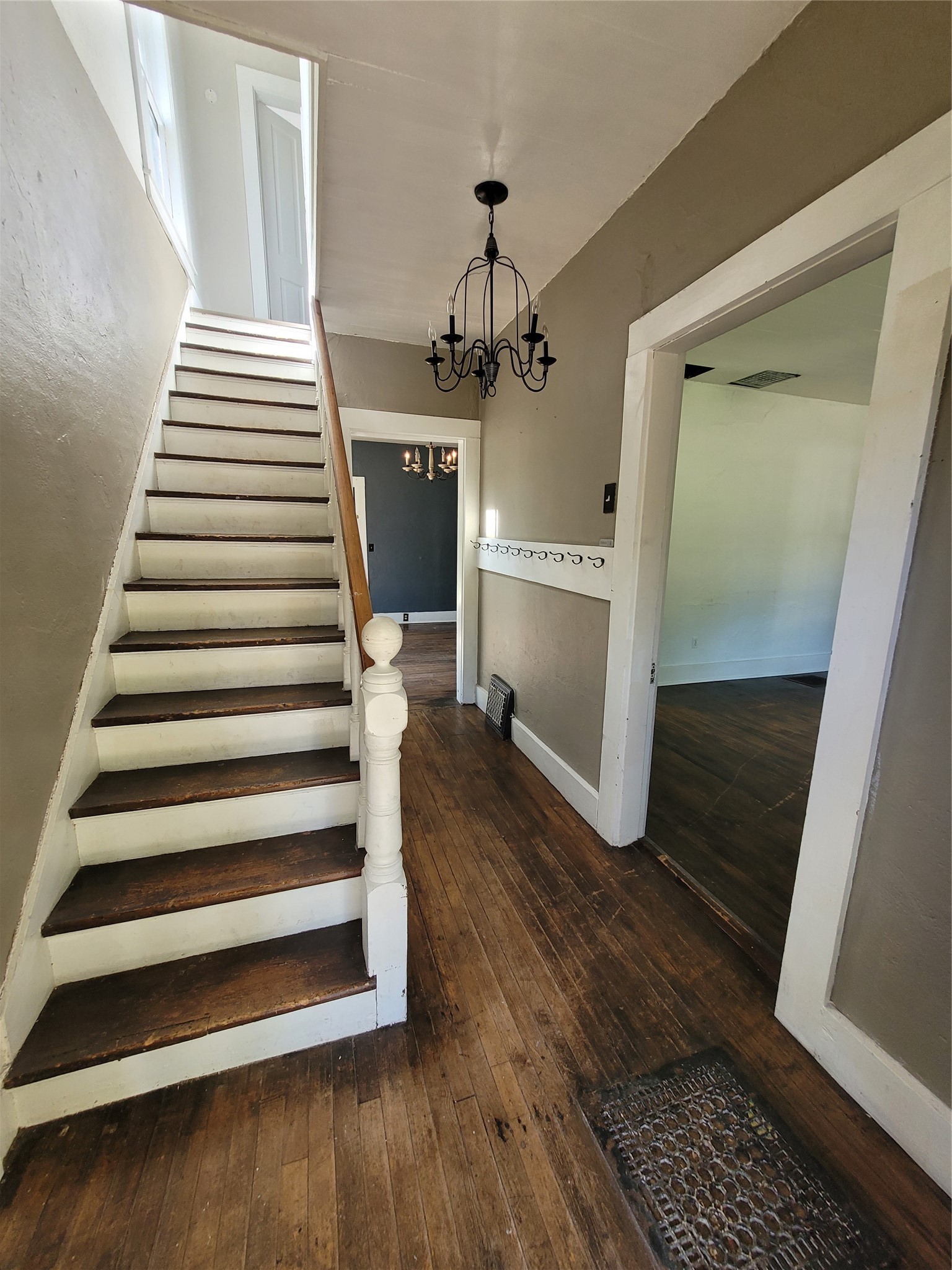 104 Court Street Property Photo 23