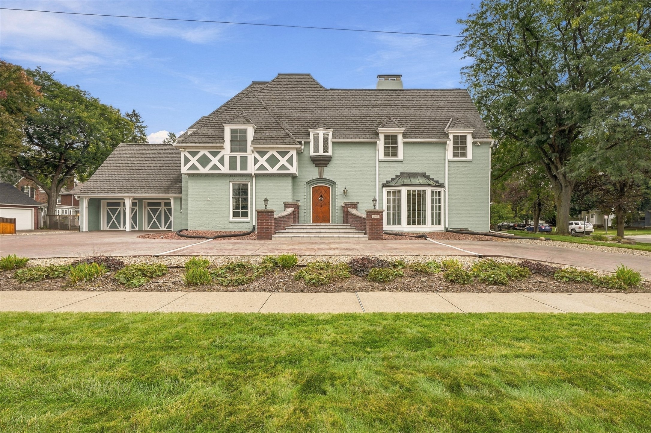 1615 Park Avenue Property Photo 1
