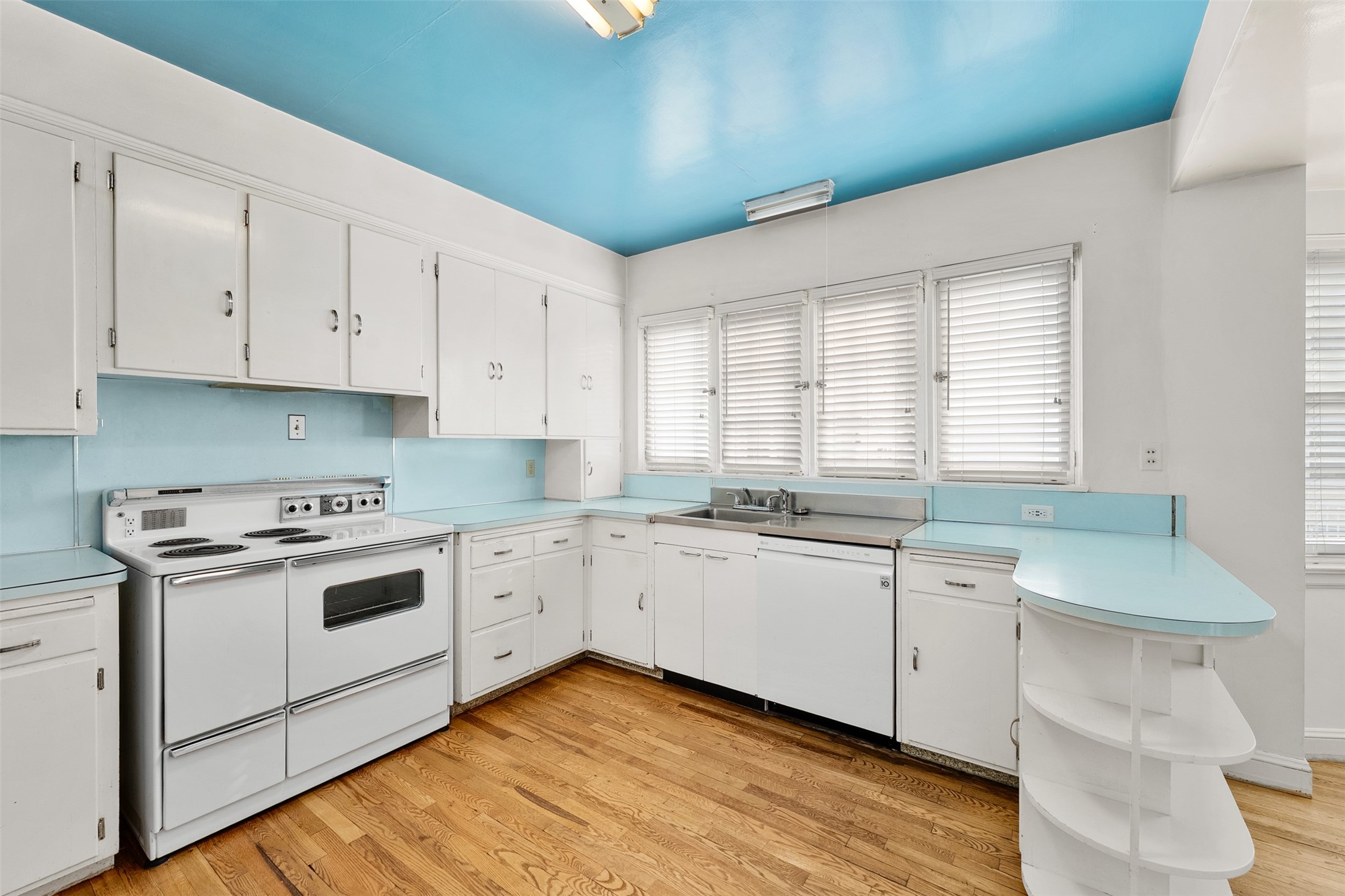 1615 Park Avenue Property Photo 15