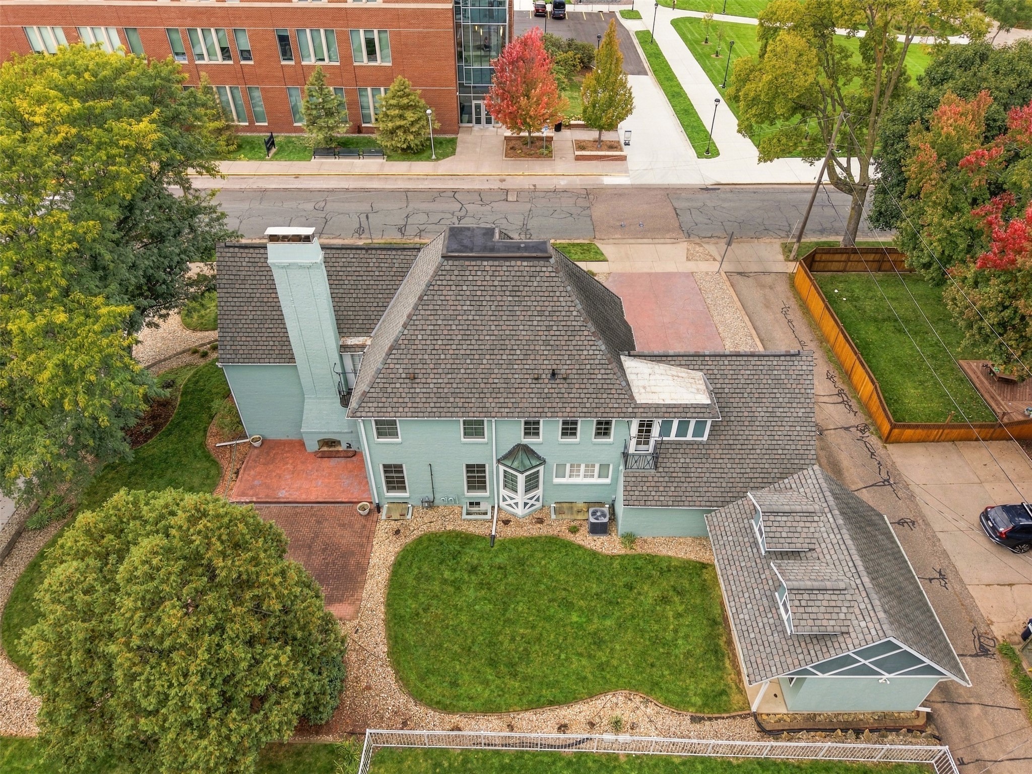 1615 Park Avenue Property Photo 49