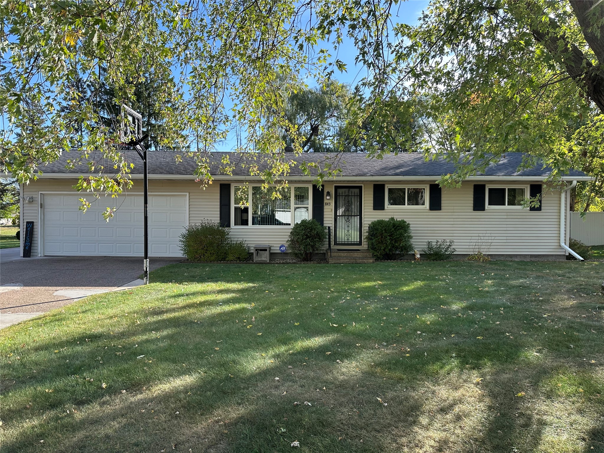 843 Veronica Street Property Photo 2