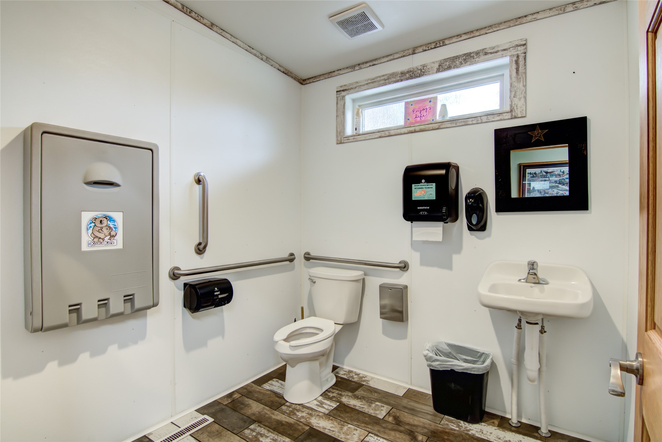 401 Bridge Street Property Photo 13