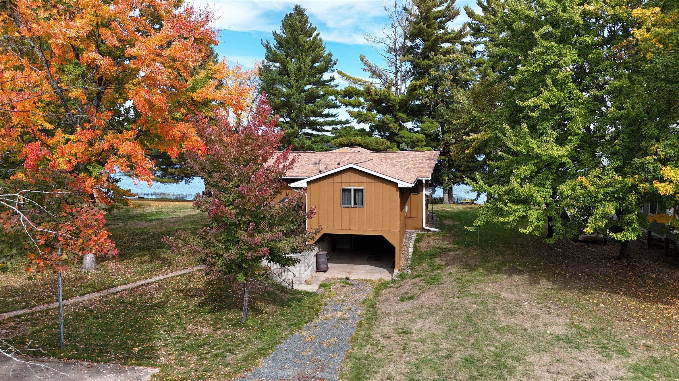 6728 Deer Track Road Property Photo 2