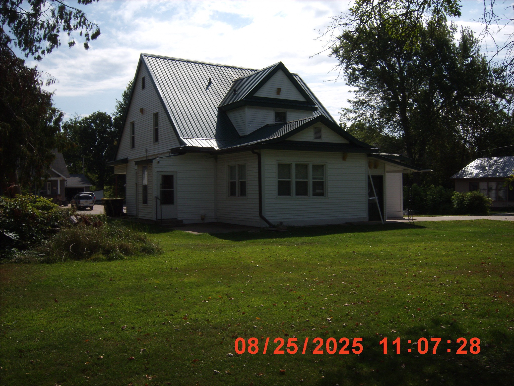 1605662 Property Photo 3