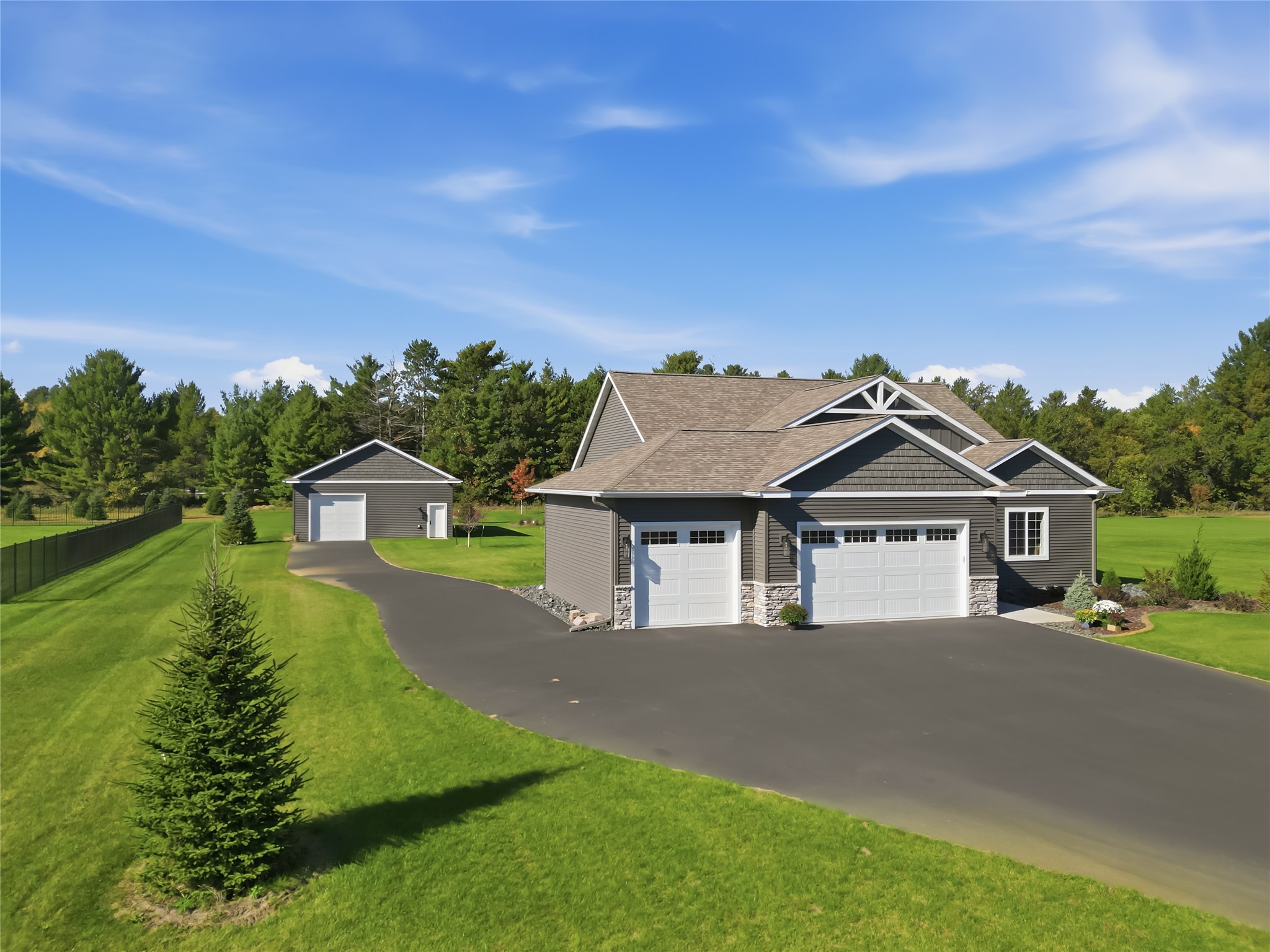 S8714 Mertinke Landing Property Photo 1