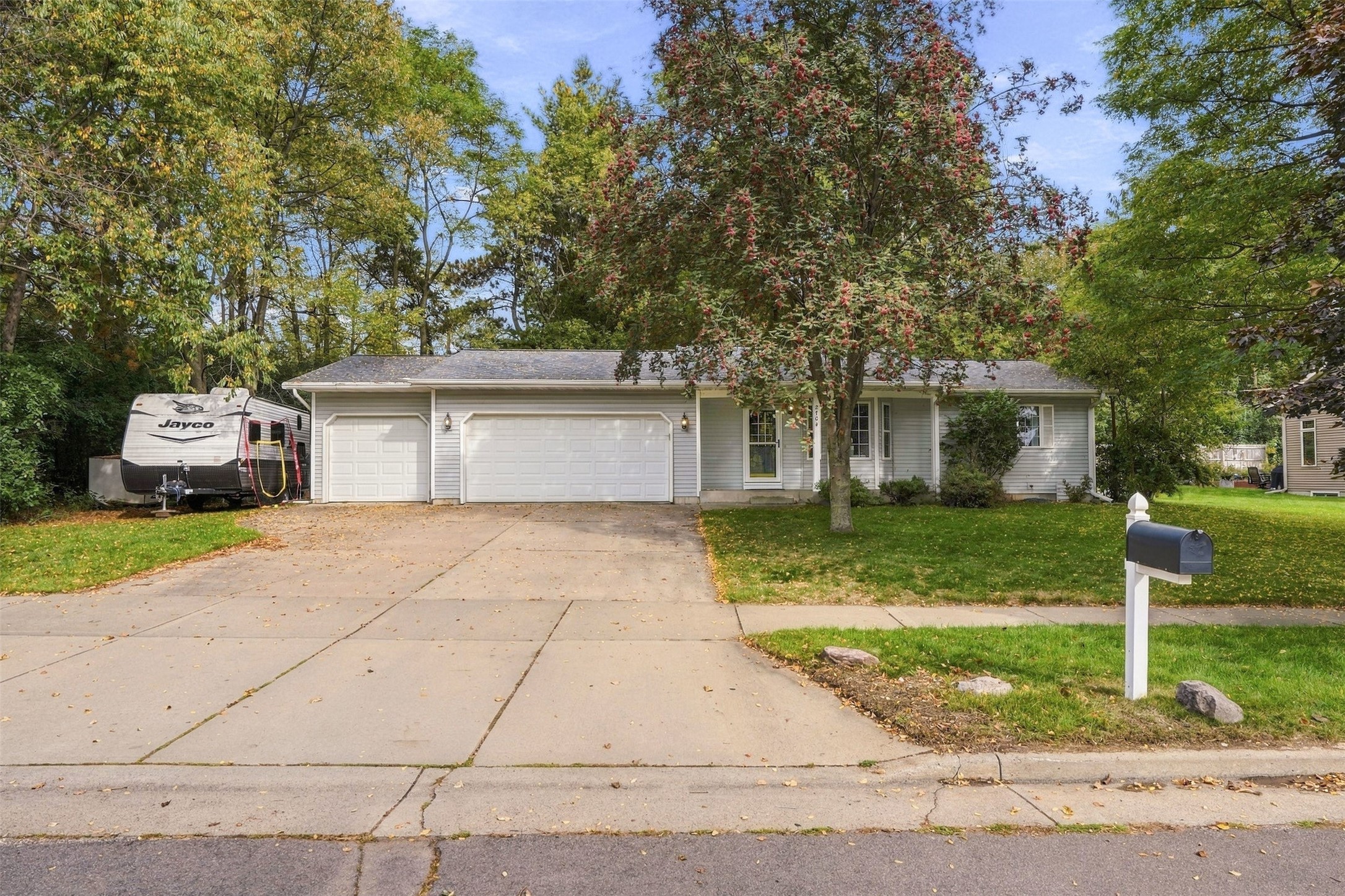 2704 Hemlock Lane Property Photo 2