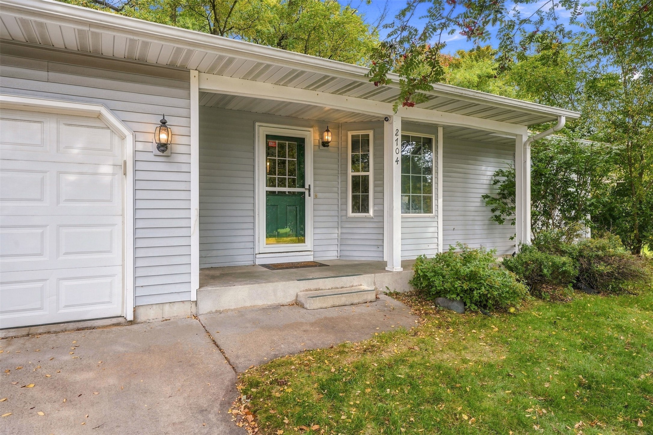 2704 Hemlock Lane Property Photo 4