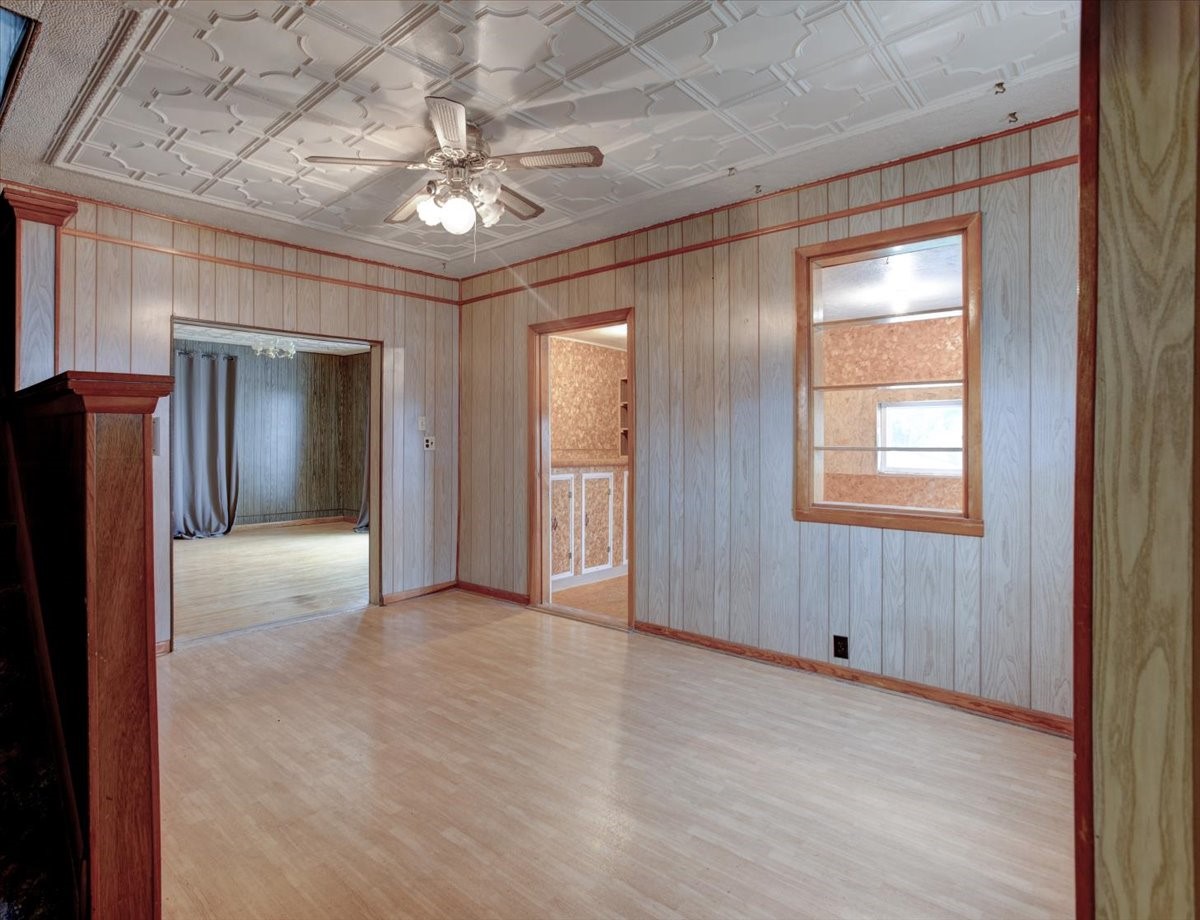 826 E 3rd Avenue Property Photo 5