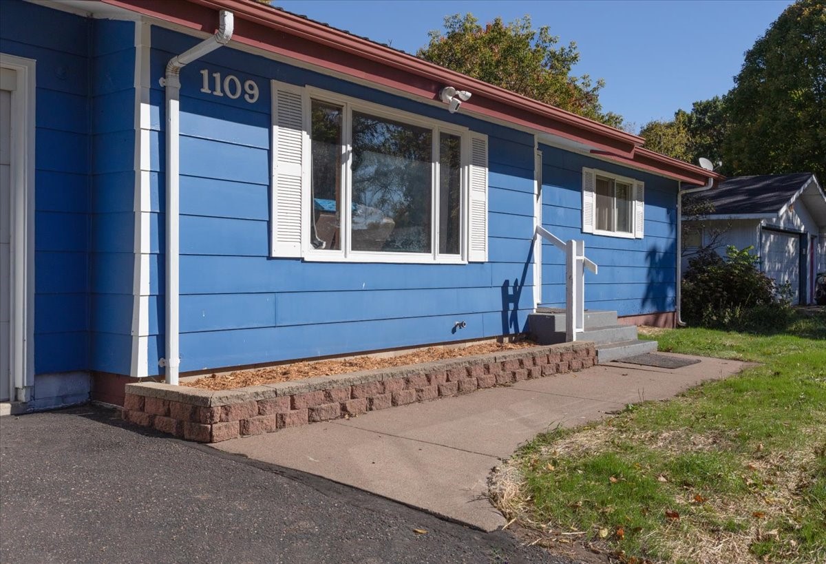 1109 16th Avenue E Property Photo 4