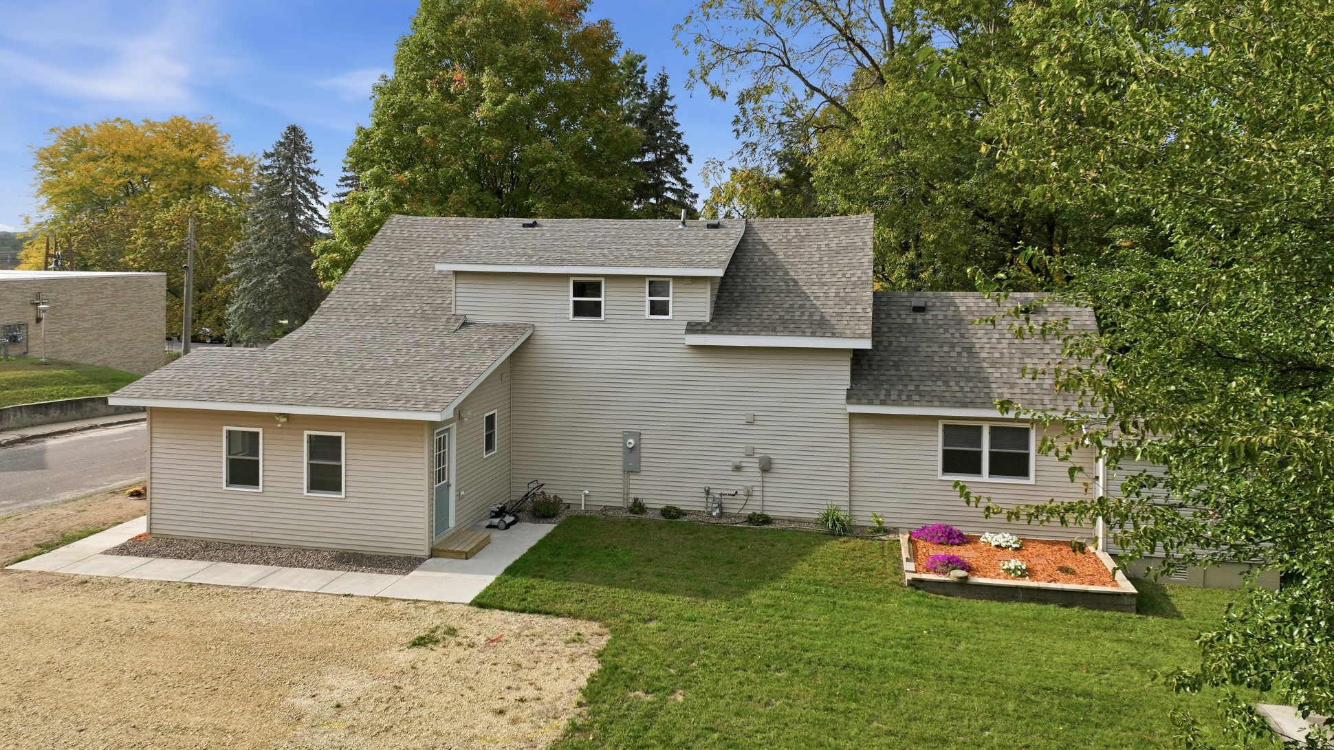 510 1st Avenue Property Photo 3