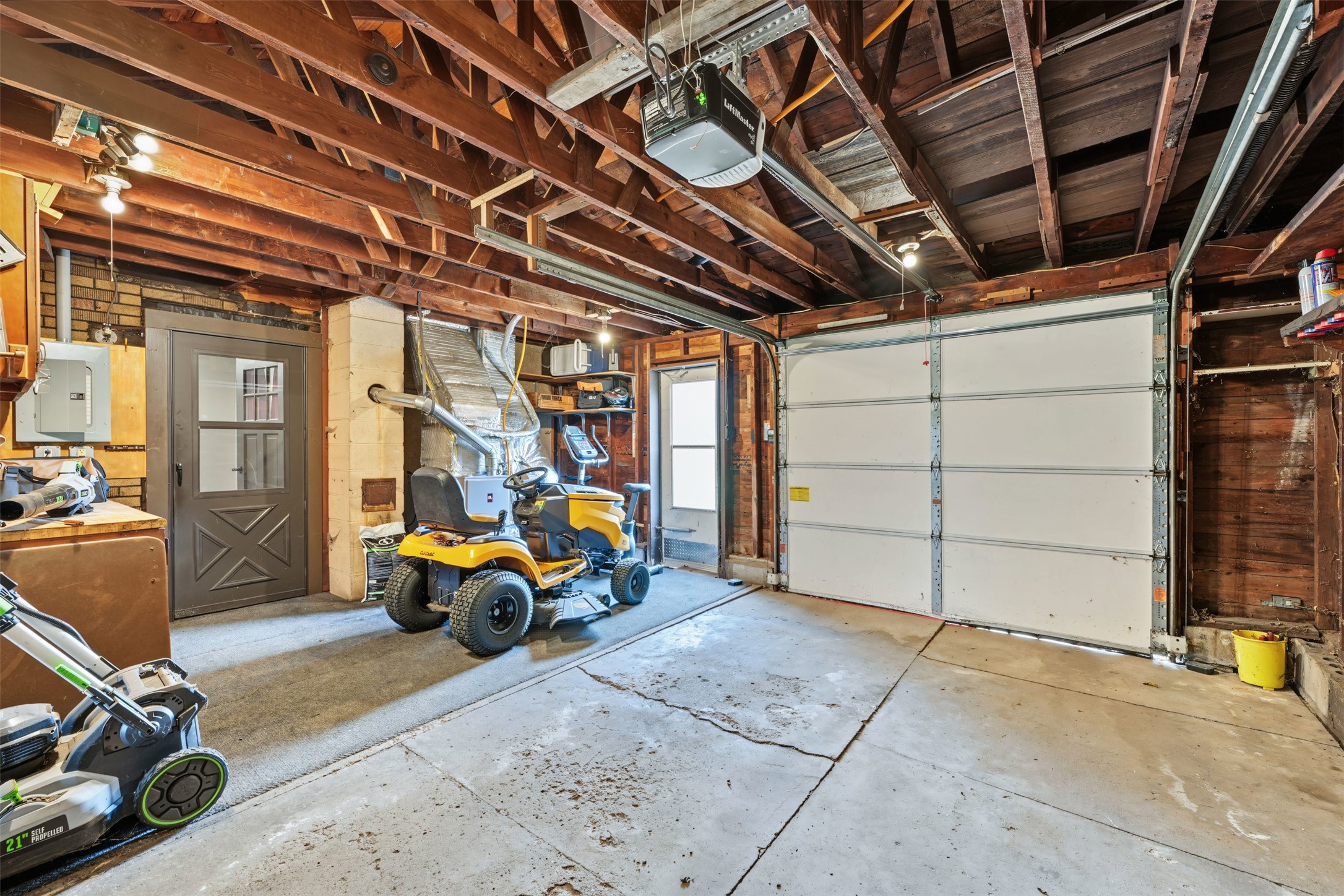 205 W South Avenue Property Photo 22