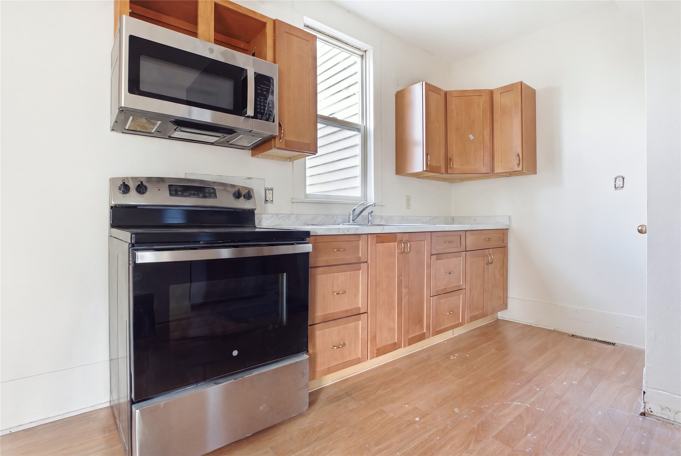 1014 Summit Street 2 Property Photo 8