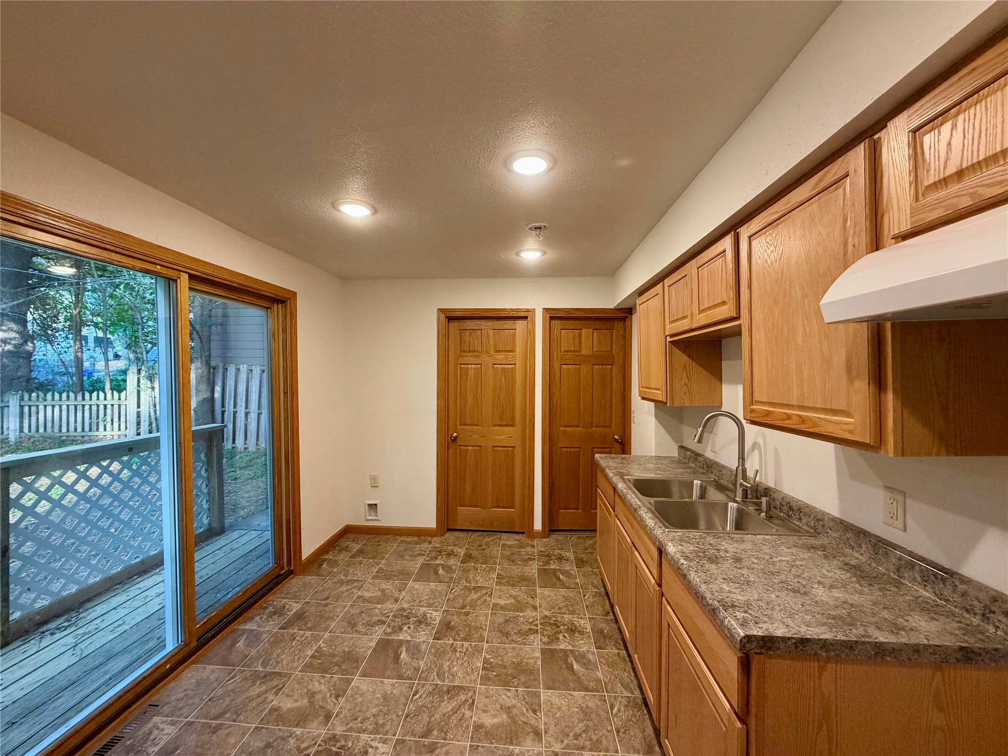 2519 Peebles Street Property Photo 5