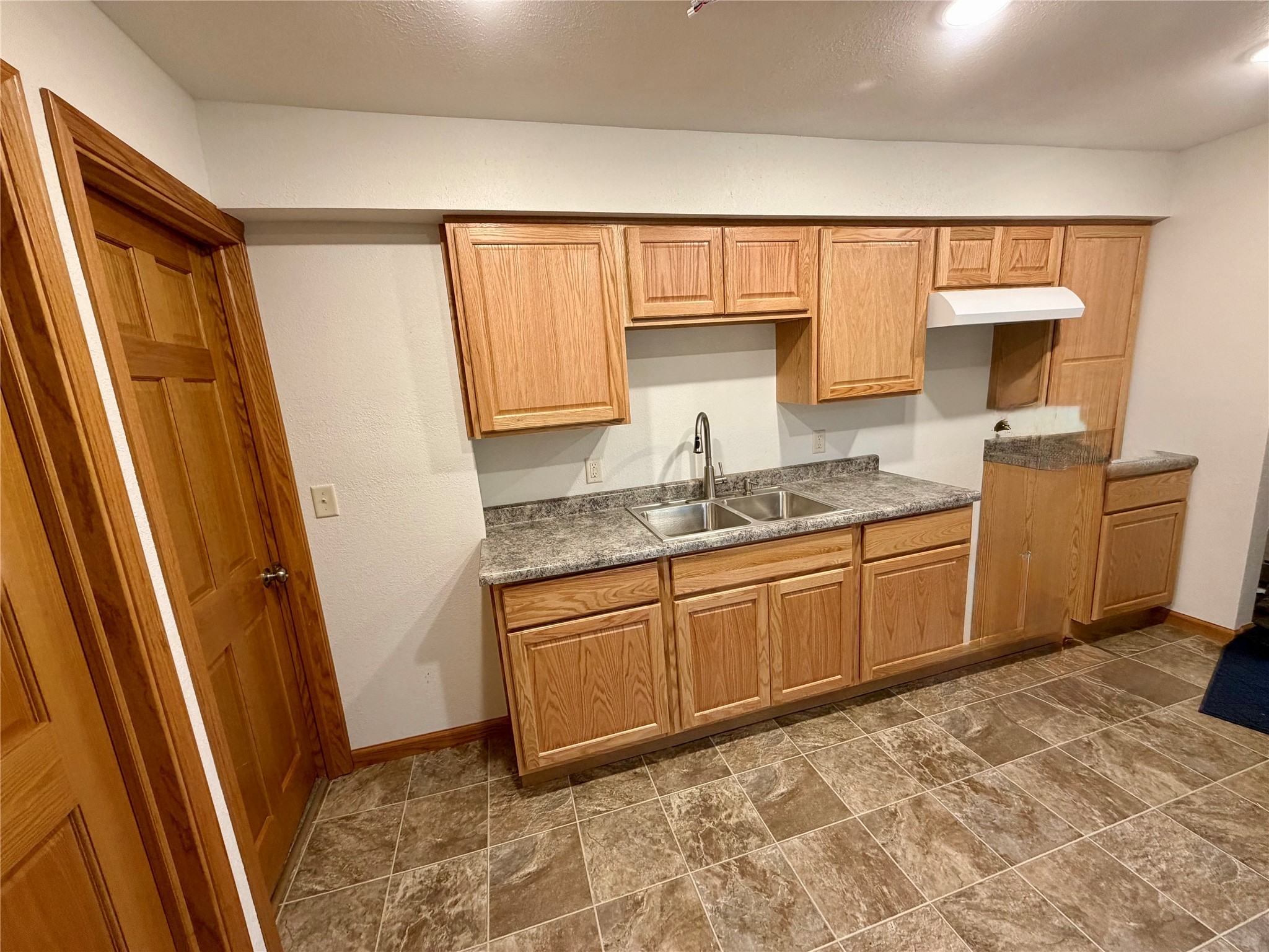 2519 Peebles Street Property Photo 6