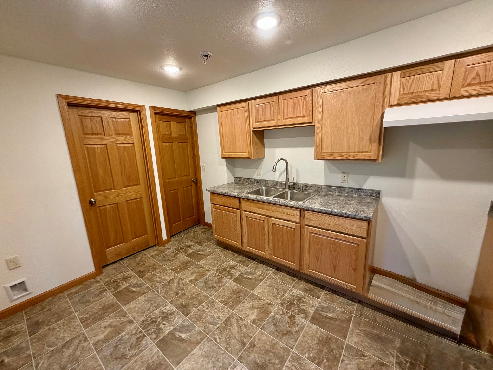 2519 Peebles Street Property Photo 7