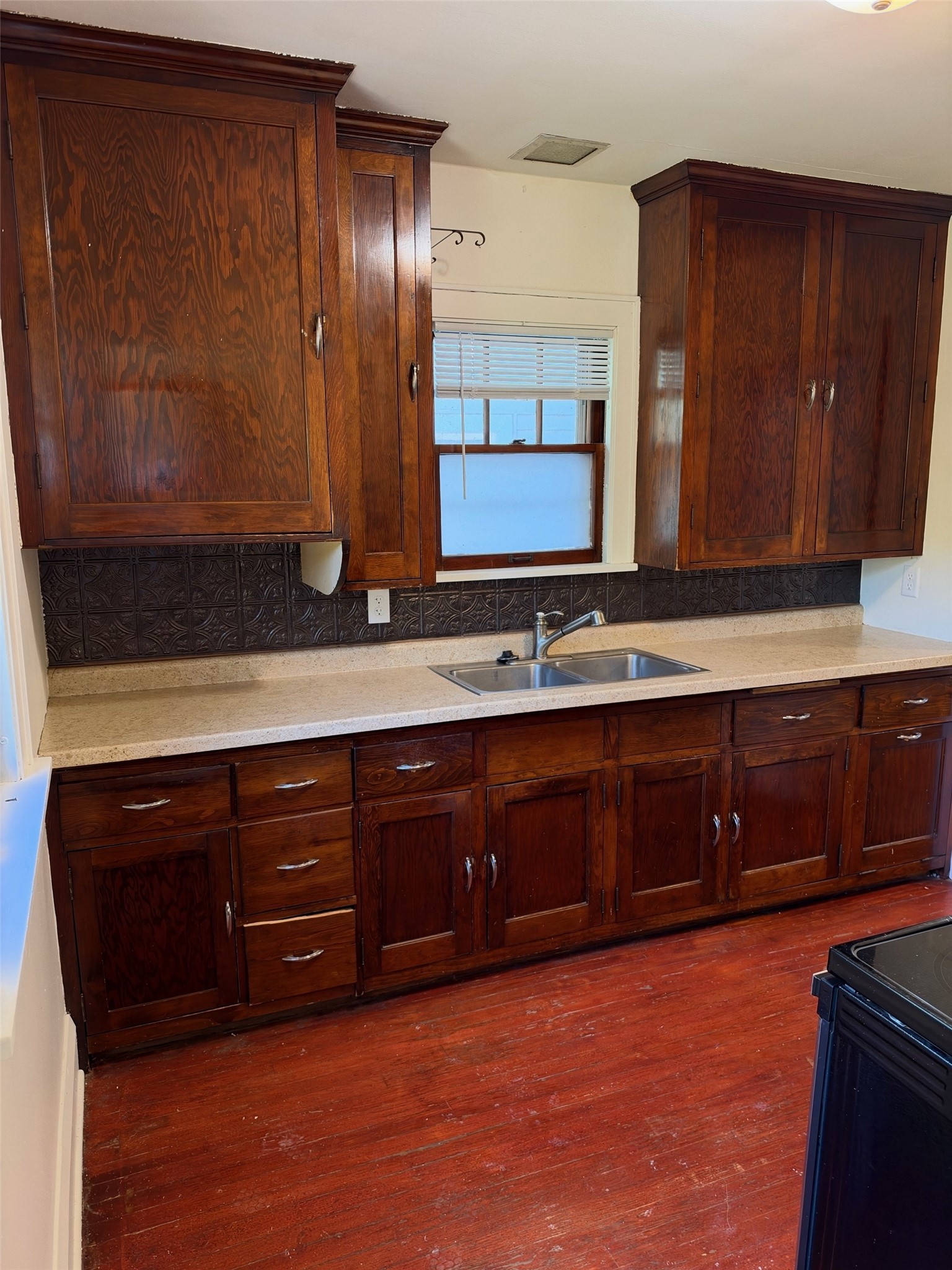 519 Forest Street Property Photo 6