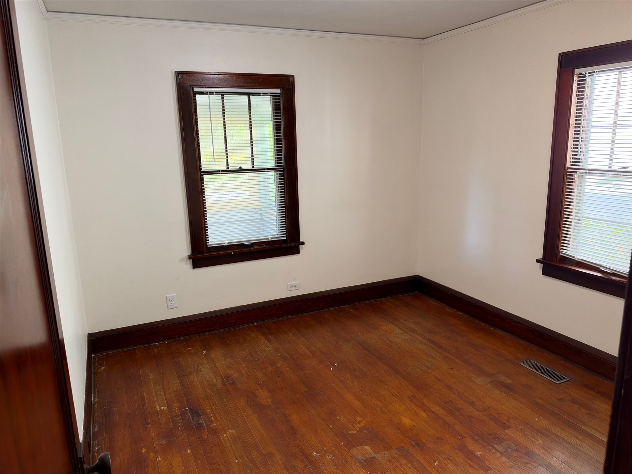 519 Forest Street Property Photo 8