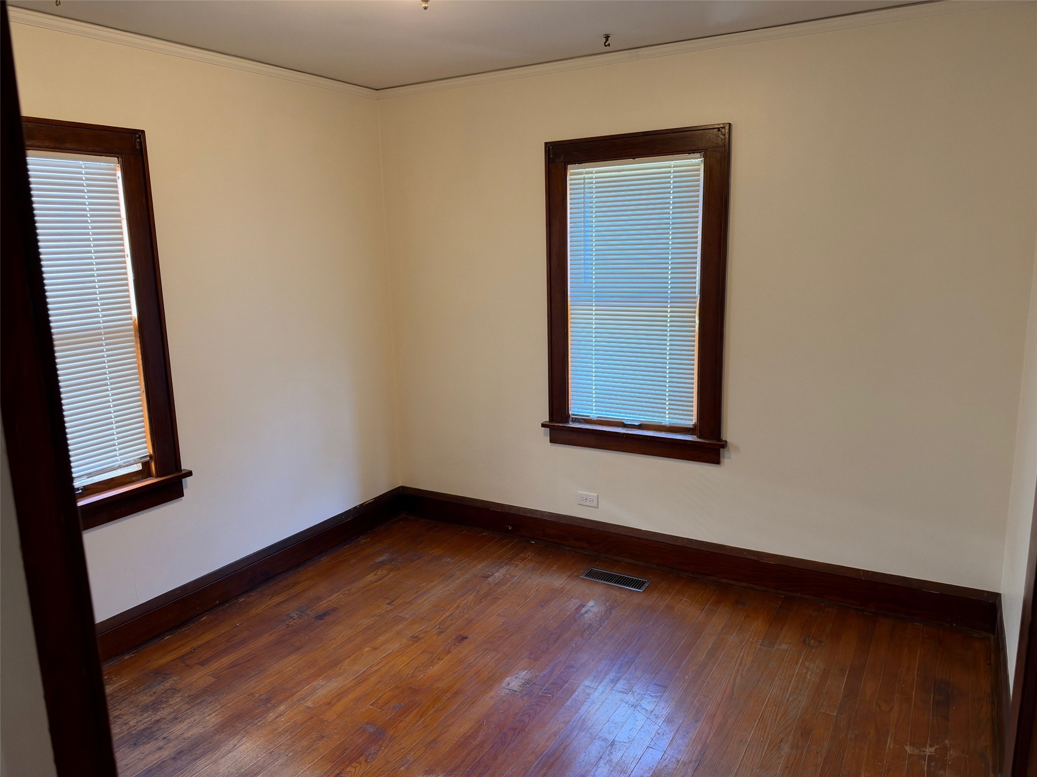519 Forest Street Property Photo 9