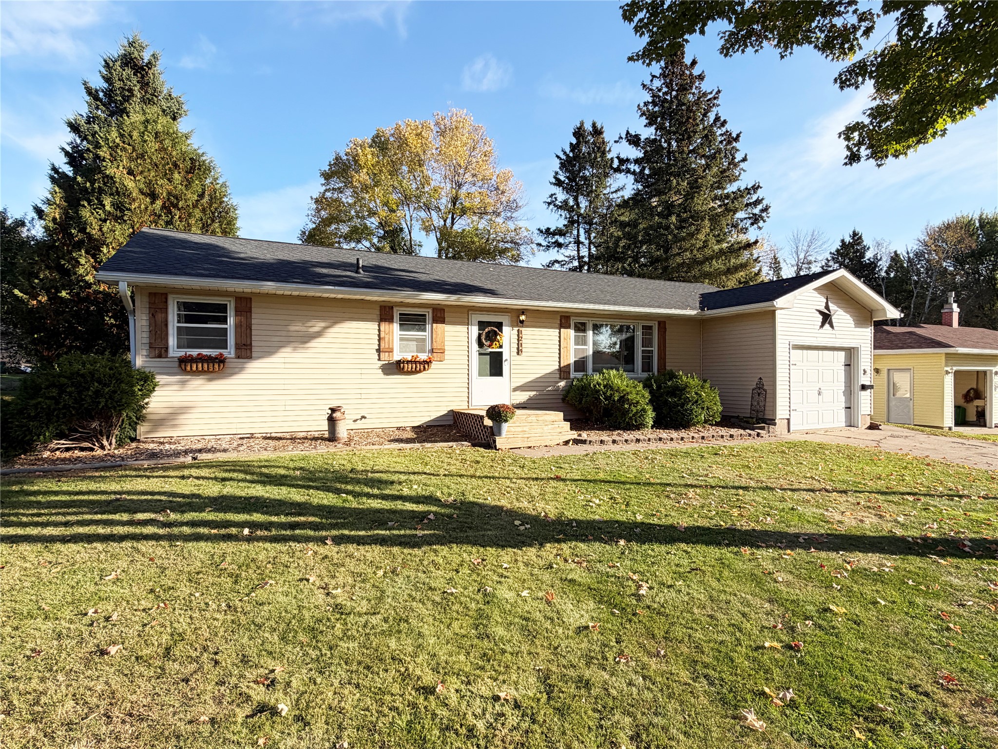 1219 Duke Street Property Photo 1